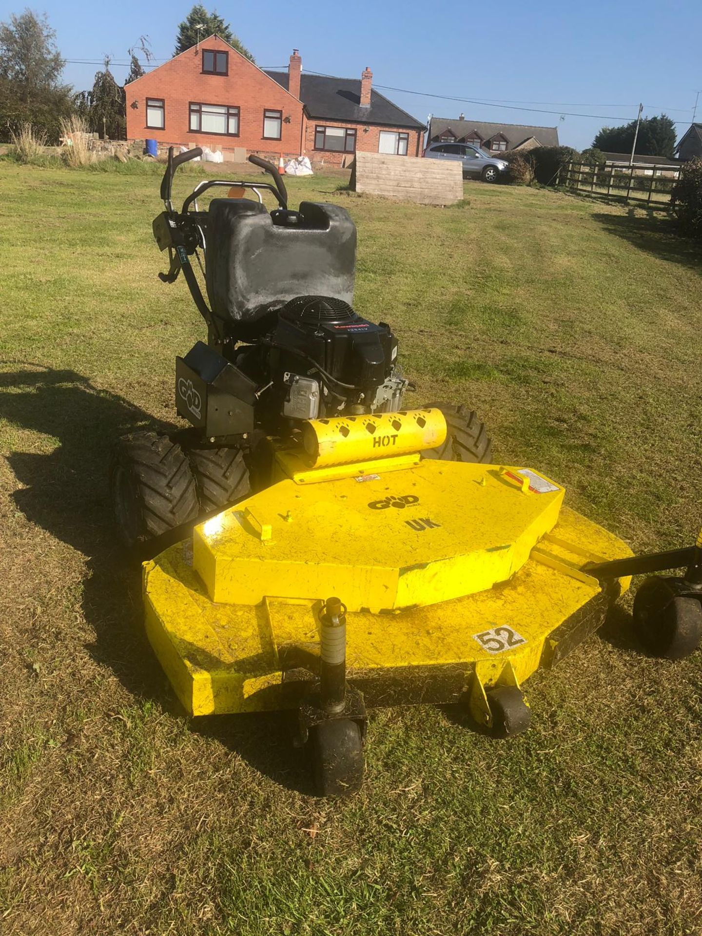 GREAT DANE HEAVY DUTY 4 WHEELED WALK BEHIND PUSH COMMERCIAL MOWER, 52" CUTTING WIDTH *PLUS VAT* - Image 3 of 17