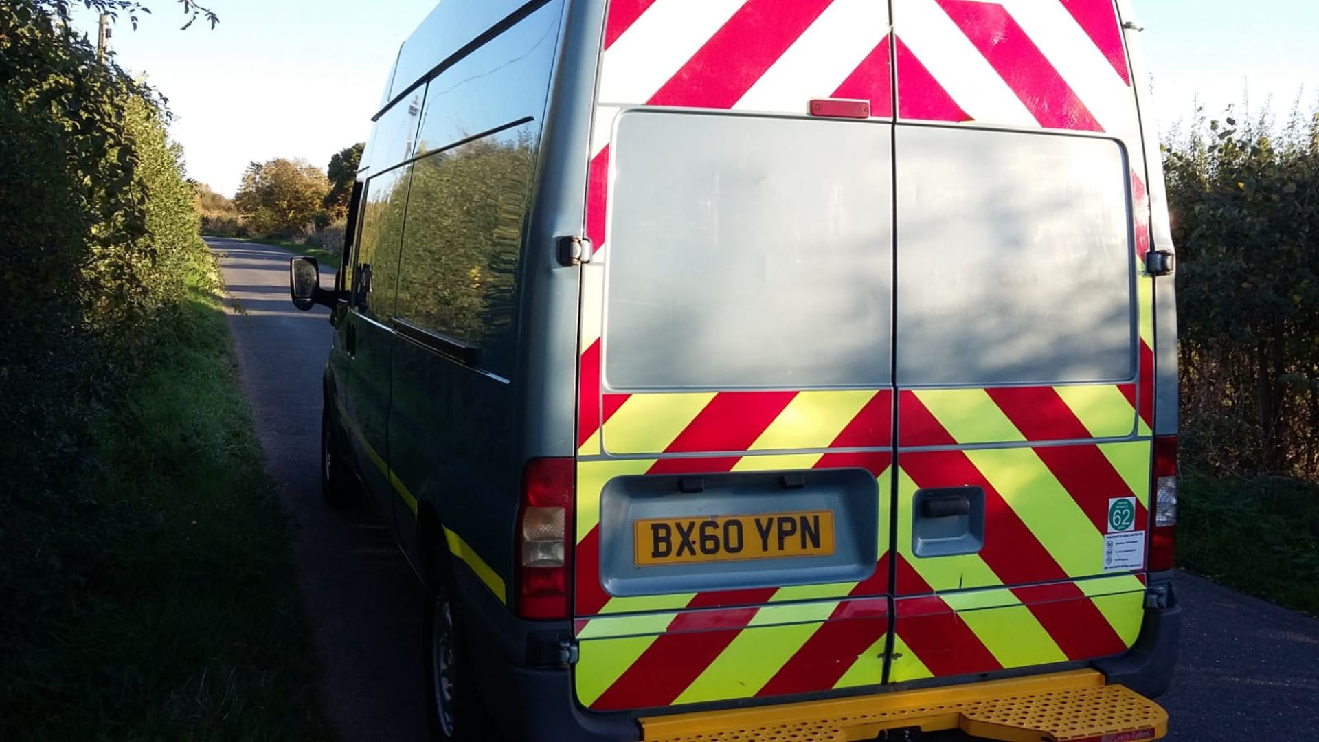 2010/60 REG FORD TRANSIT 115 T350L RWD COMPRESSOR & ELECTRICS VAN, SHOWING 0 FORMER KEEPERS *NO VAT* - Image 3 of 14