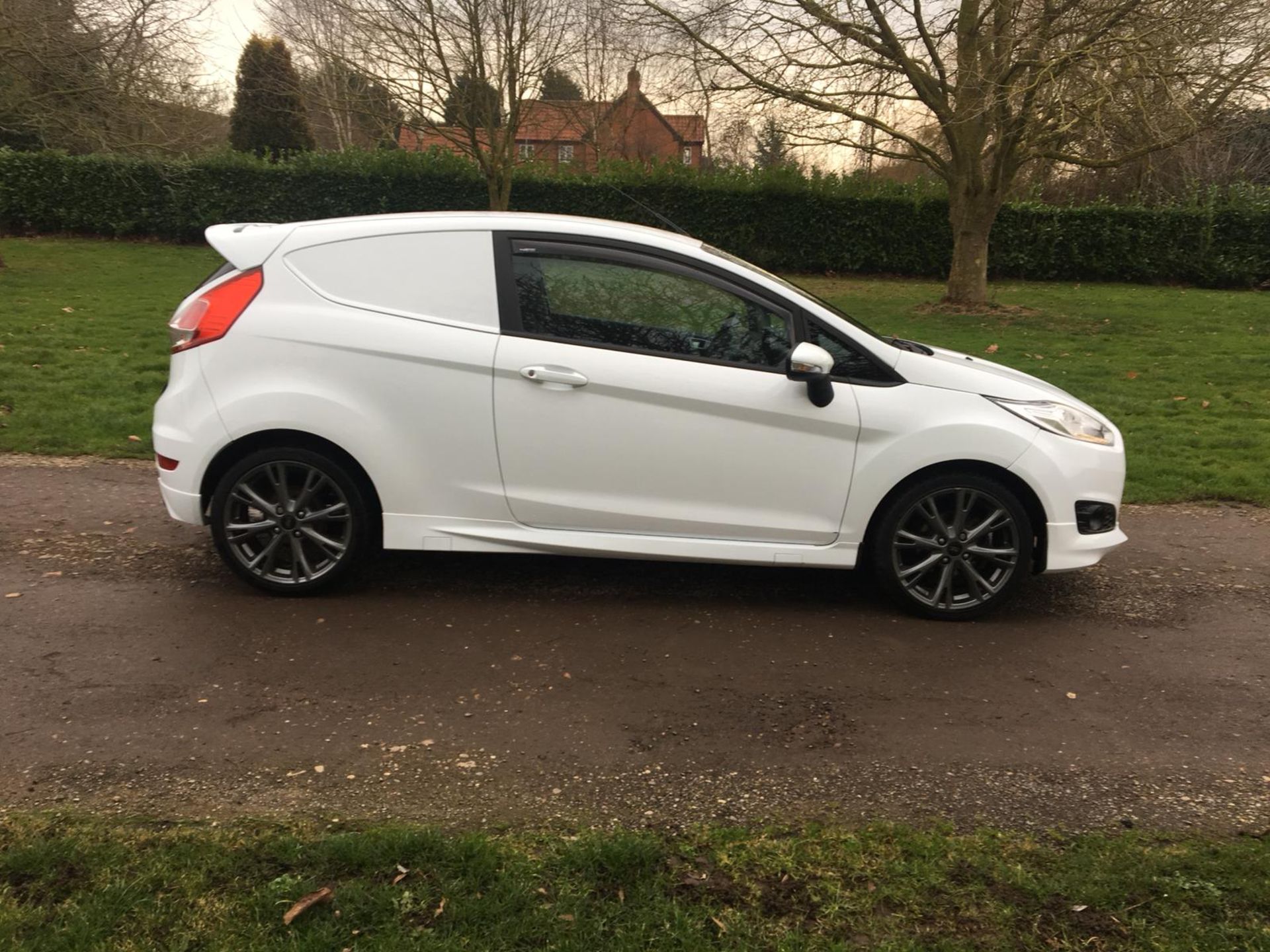 2016/66 REG FORD FIESTA BASE TDCI WHITE DIESEL CAR DERIVED VAN, SHOWING 0 FORMER KEEPERS *NO VAT* - Image 9 of 15