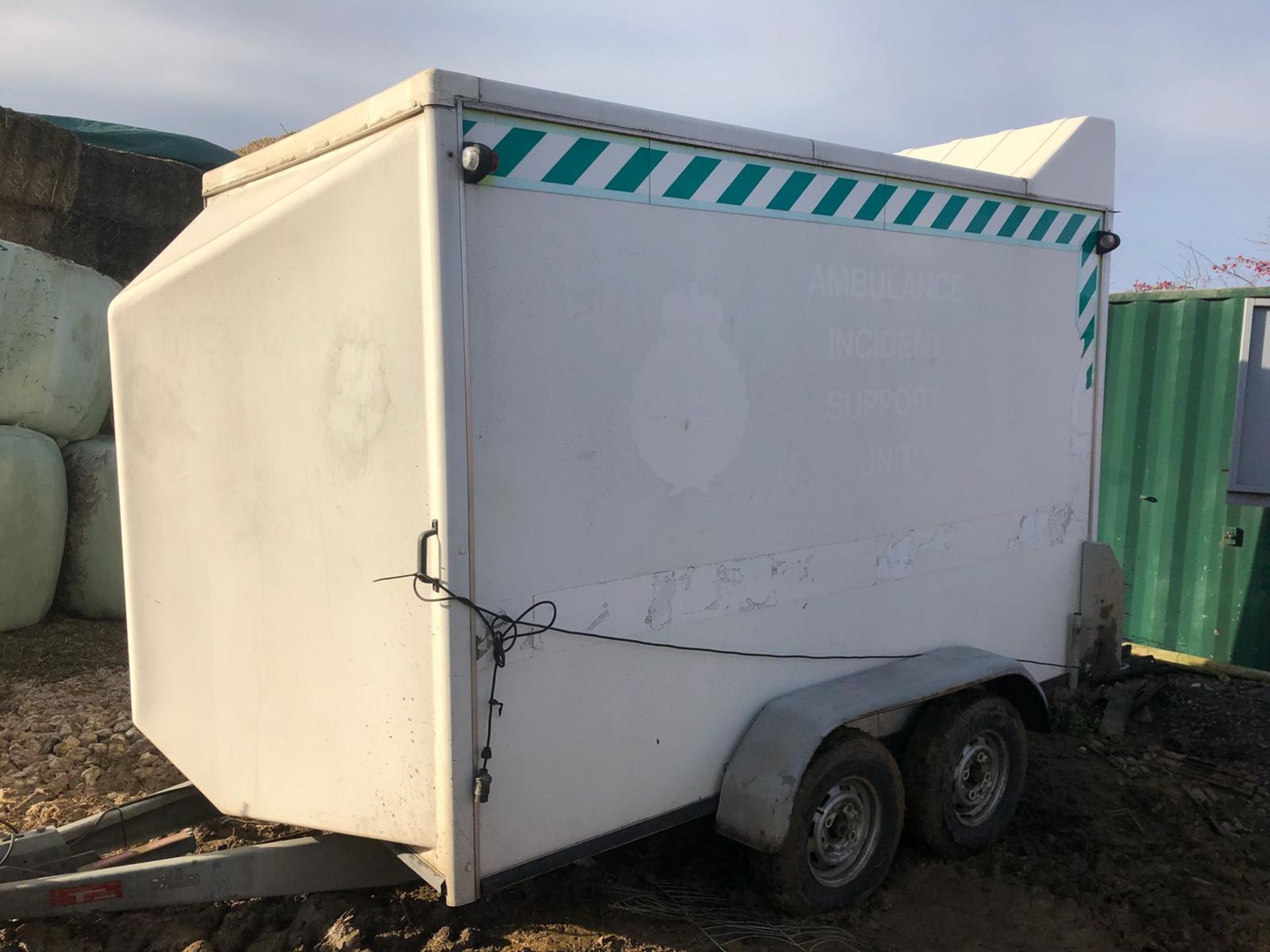 INDESPENSION TOW A VAN TWIN AXLE WHITE BOX TRAILER WITH REAR ROLLER SHUTTER *PLUS VAT* - Image 3 of 11