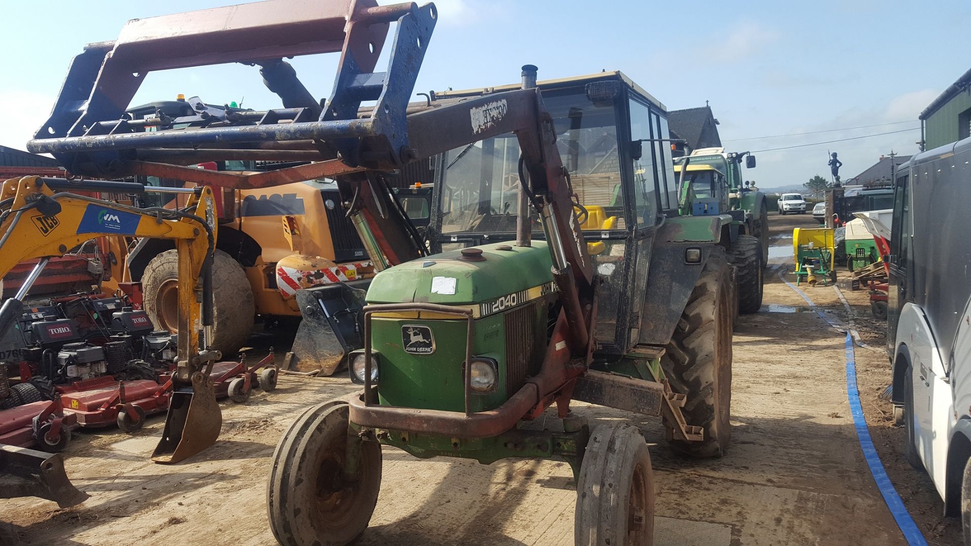 1981 JOHN DEERE 2040 DIESEL LOADING TRACTOR *PLUS VAT* - Image 2 of 9