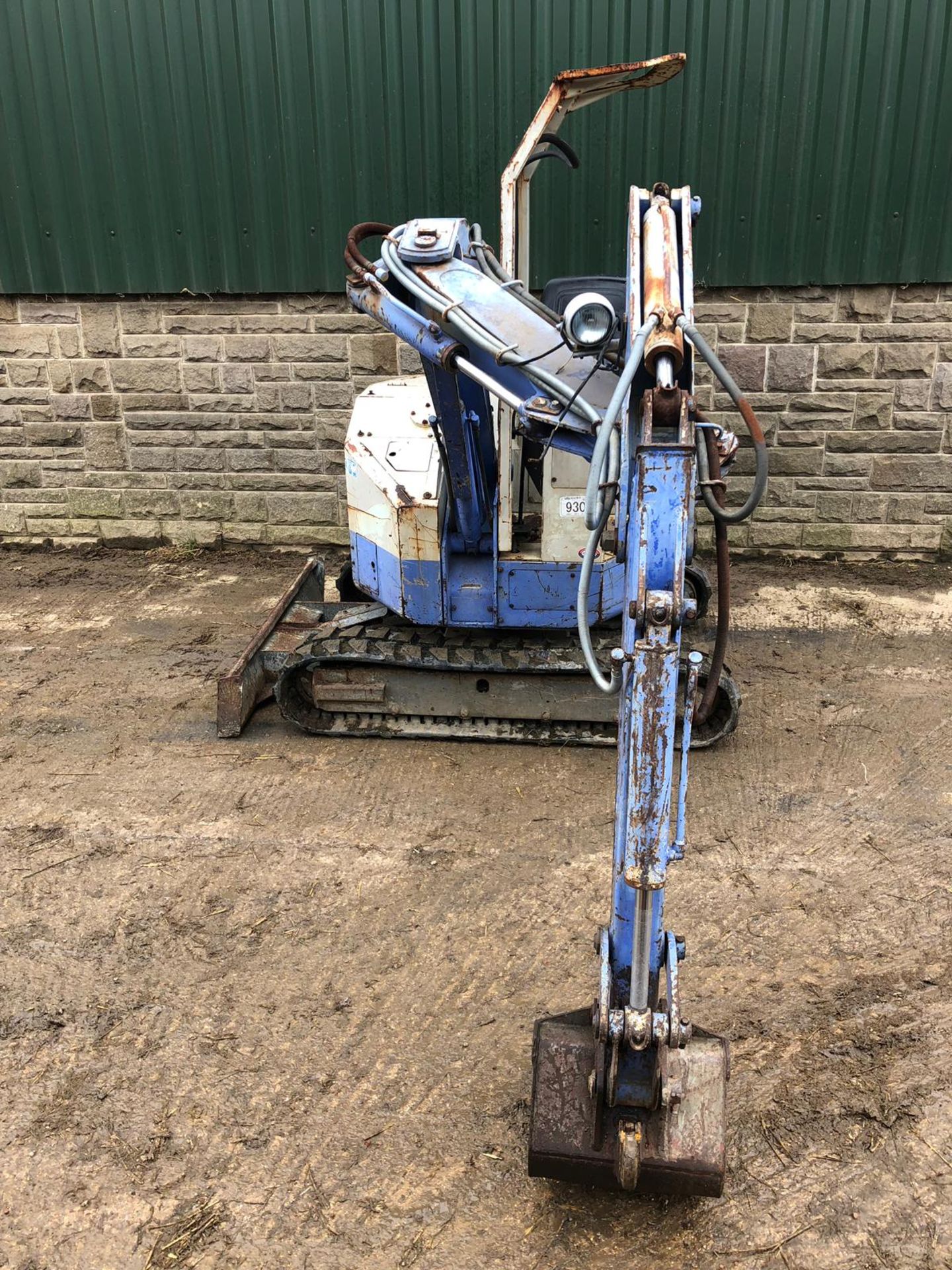 BLUE HANNEX N&B15 TRACKED MINI DIGGER / EXCAVATOR - BLADE OFF SET, RUNS, DRIVES AND DIGS *PLUS VAT* - Image 5 of 17