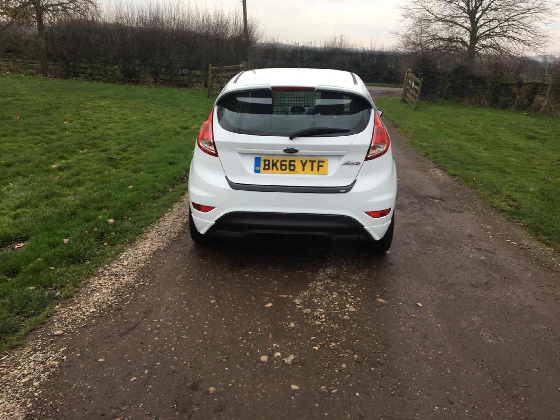 2016/66 REG FORD FIESTA BASE TDCI WHITE DIESEL CAR DERIVED VAN, SHOWING 0 FORMER KEEPERS *NO VAT* - Image 7 of 15