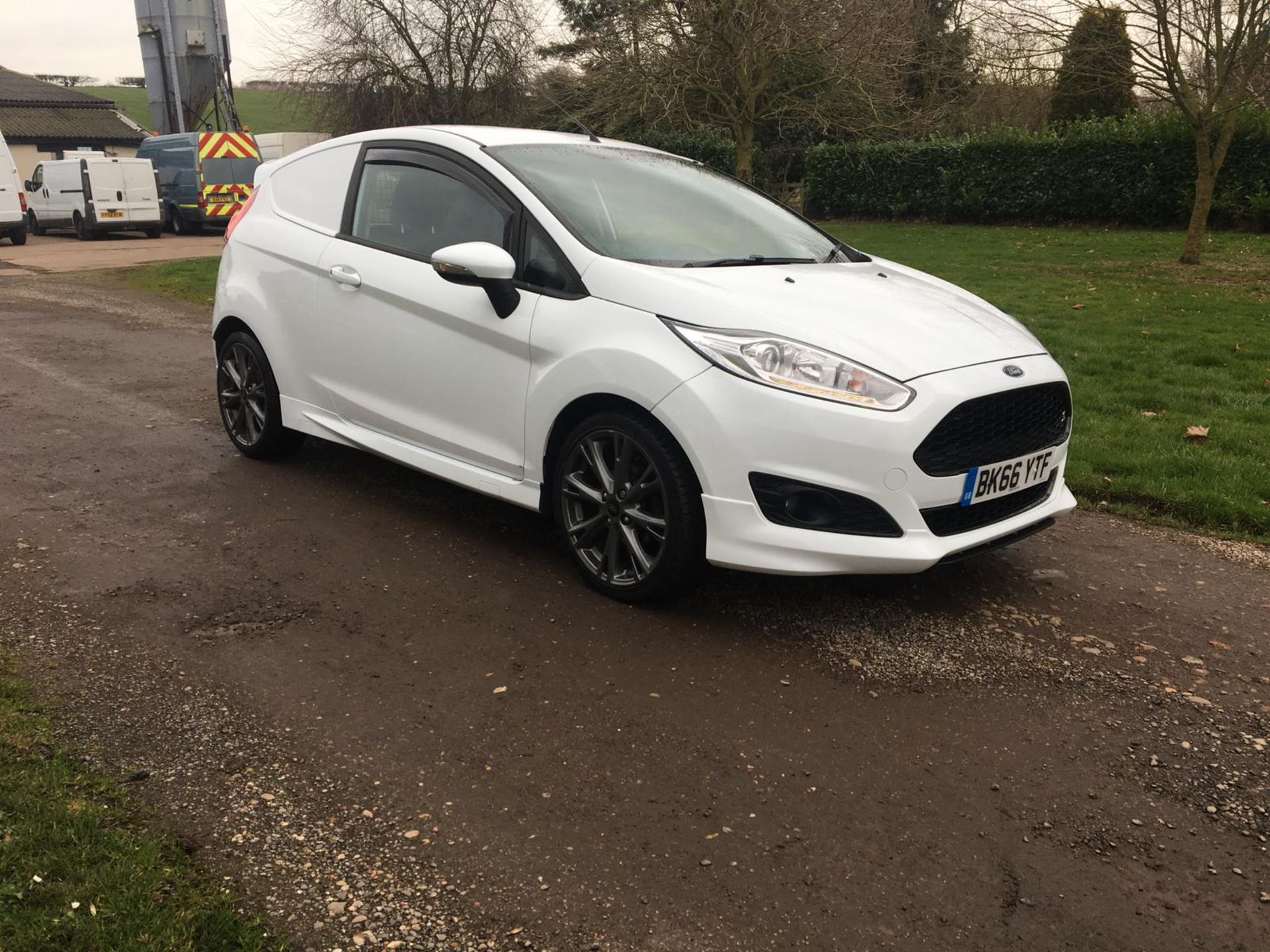 2016/66 REG FORD FIESTA BASE TDCI WHITE DIESEL CAR DERIVED VAN, SHOWING 0 FORMER KEEPERS *NO VAT*