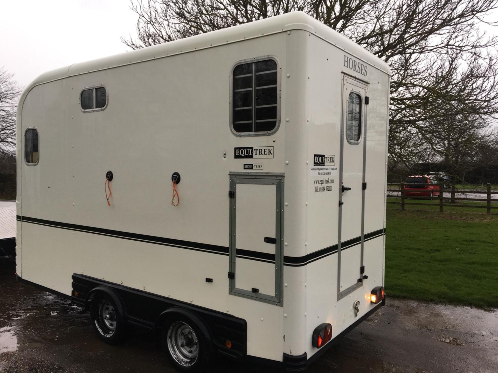 2011 SHOW TREKA M TWIN AXLE 2.6T HORSE BOX TRAILER WITH BUNK BEDS IN THE FRONT *NO VAT* - Image 4 of 15