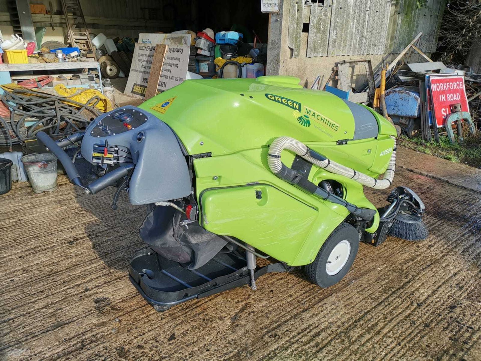 TENNANT GREEN MACHINE MODEL 414S2D PEDESTRIAN SWEEPER, ONLY 487 HOURS. *PLUS VAT* - Image 5 of 8