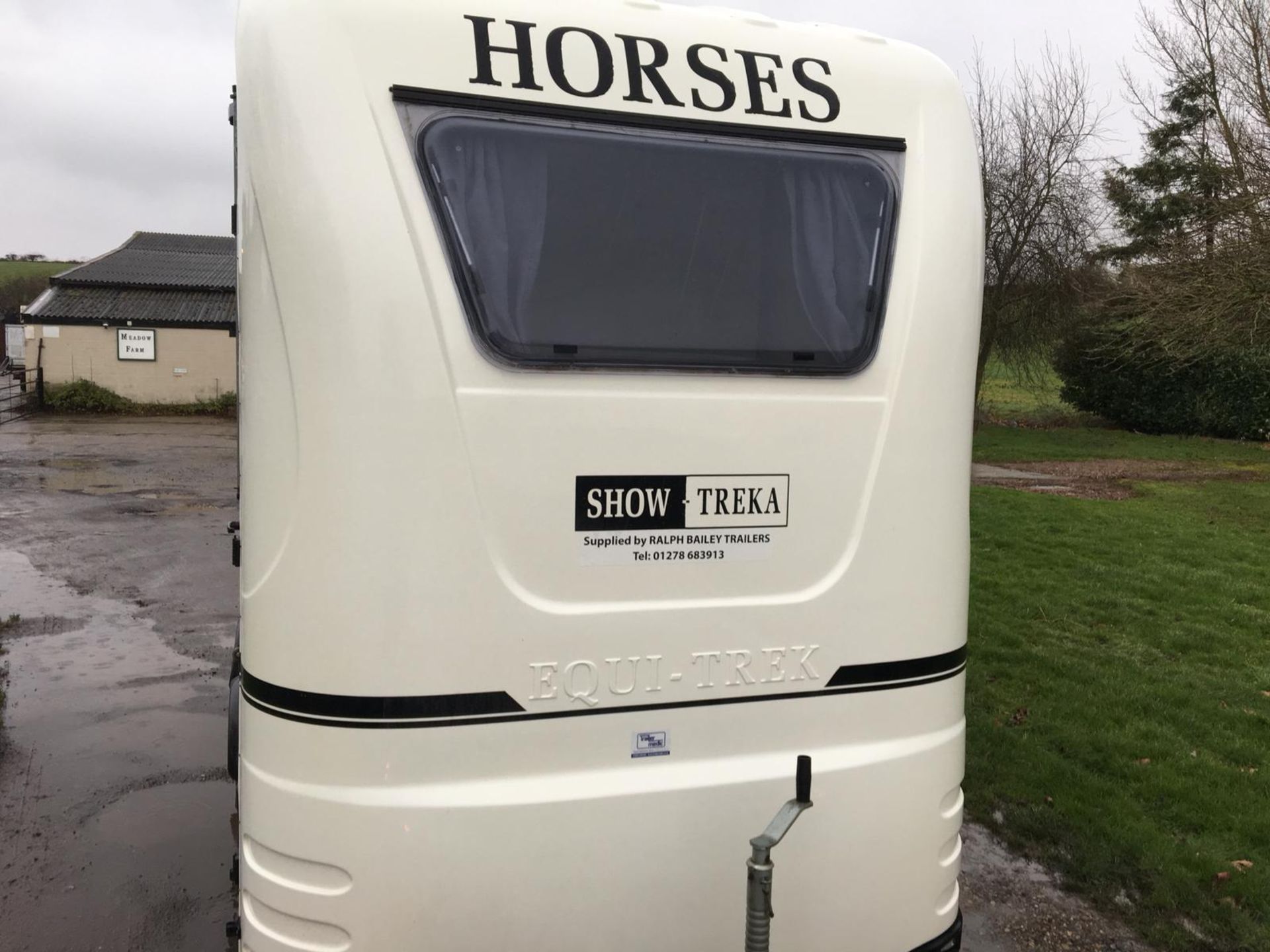 2011 SHOW TREKA M TWIN AXLE 2.6T HORSE BOX TRAILER WITH BUNK BEDS IN THE FRONT *NO VAT* - Image 2 of 15