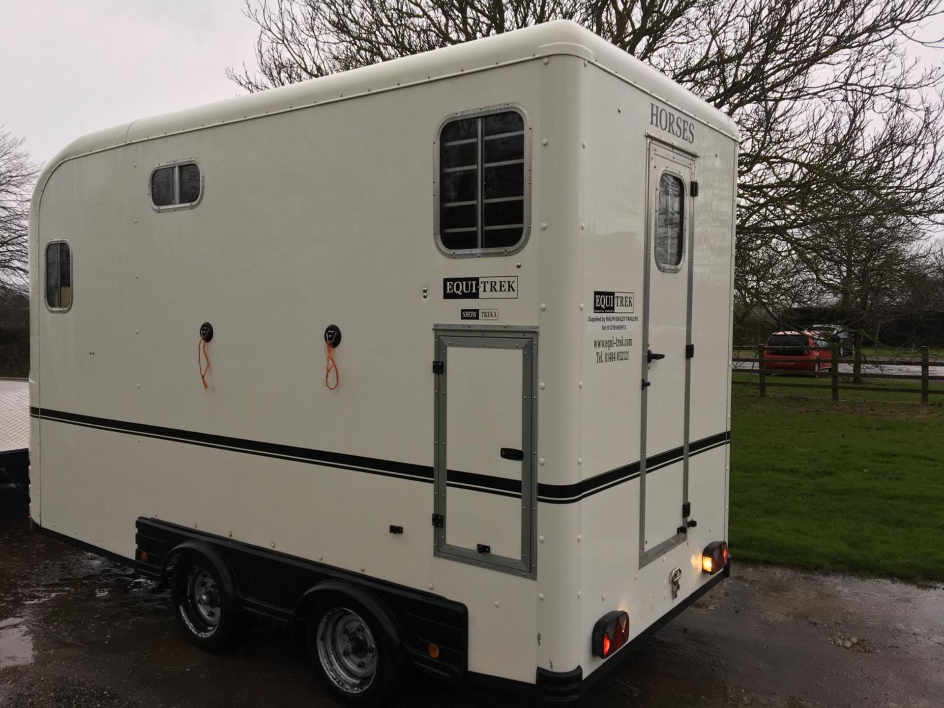 2011 SHOW TREKA M TWIN AXLE 2.6T HORSE BOX TRAILER WITH BUNK BEDS IN THE FRONT *NO VAT* - Image 5 of 15