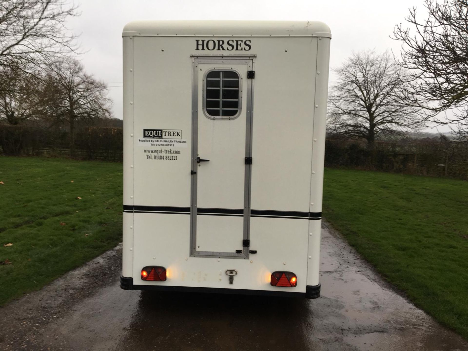2011 SHOW TREKA M TWIN AXLE 2.6T HORSE BOX TRAILER WITH BUNK BEDS IN THE FRONT *NO VAT* - Image 7 of 15