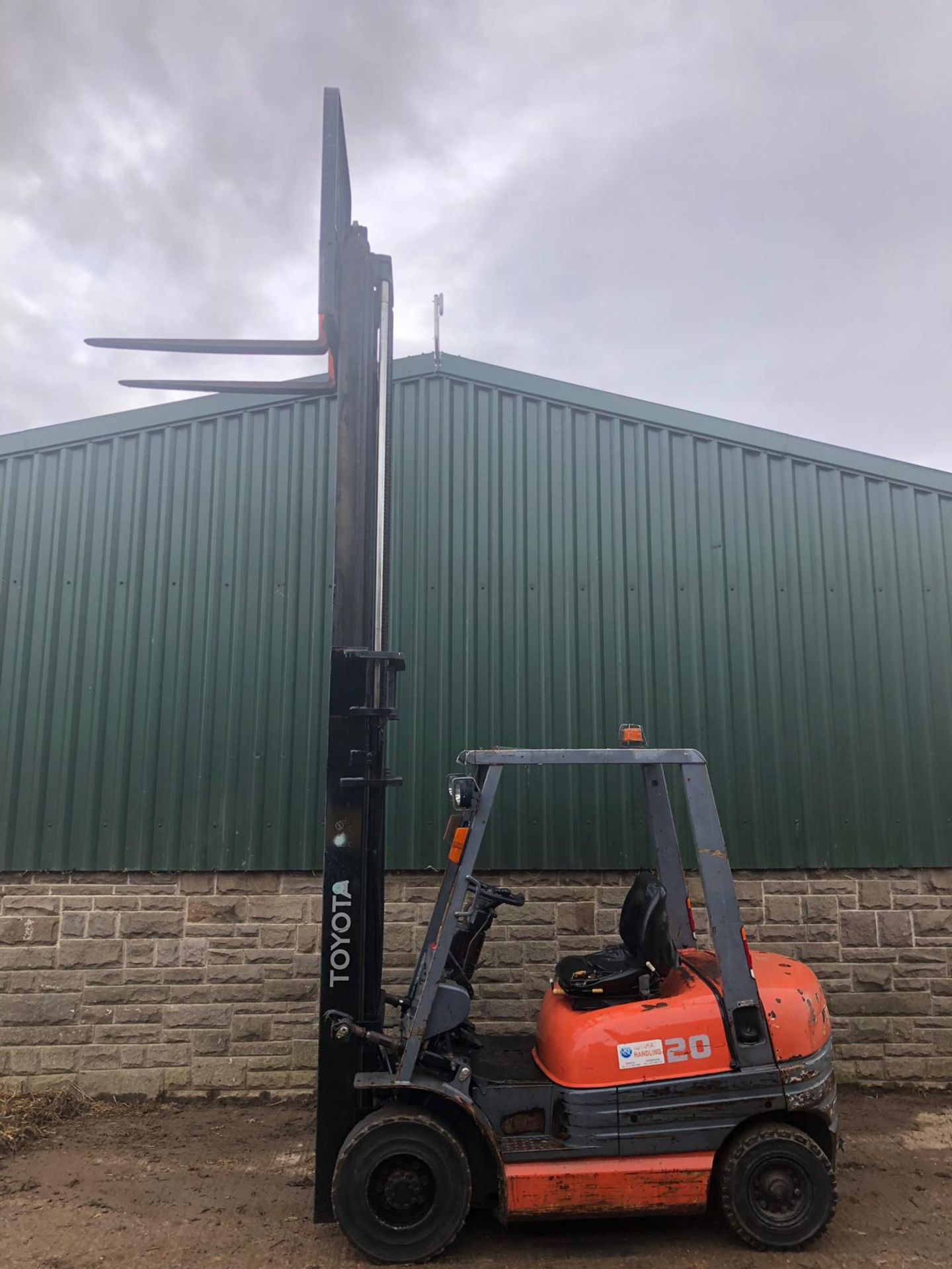 TOYOTA 20 FORKLIFT - *PLUS VAT* - Image 2 of 17