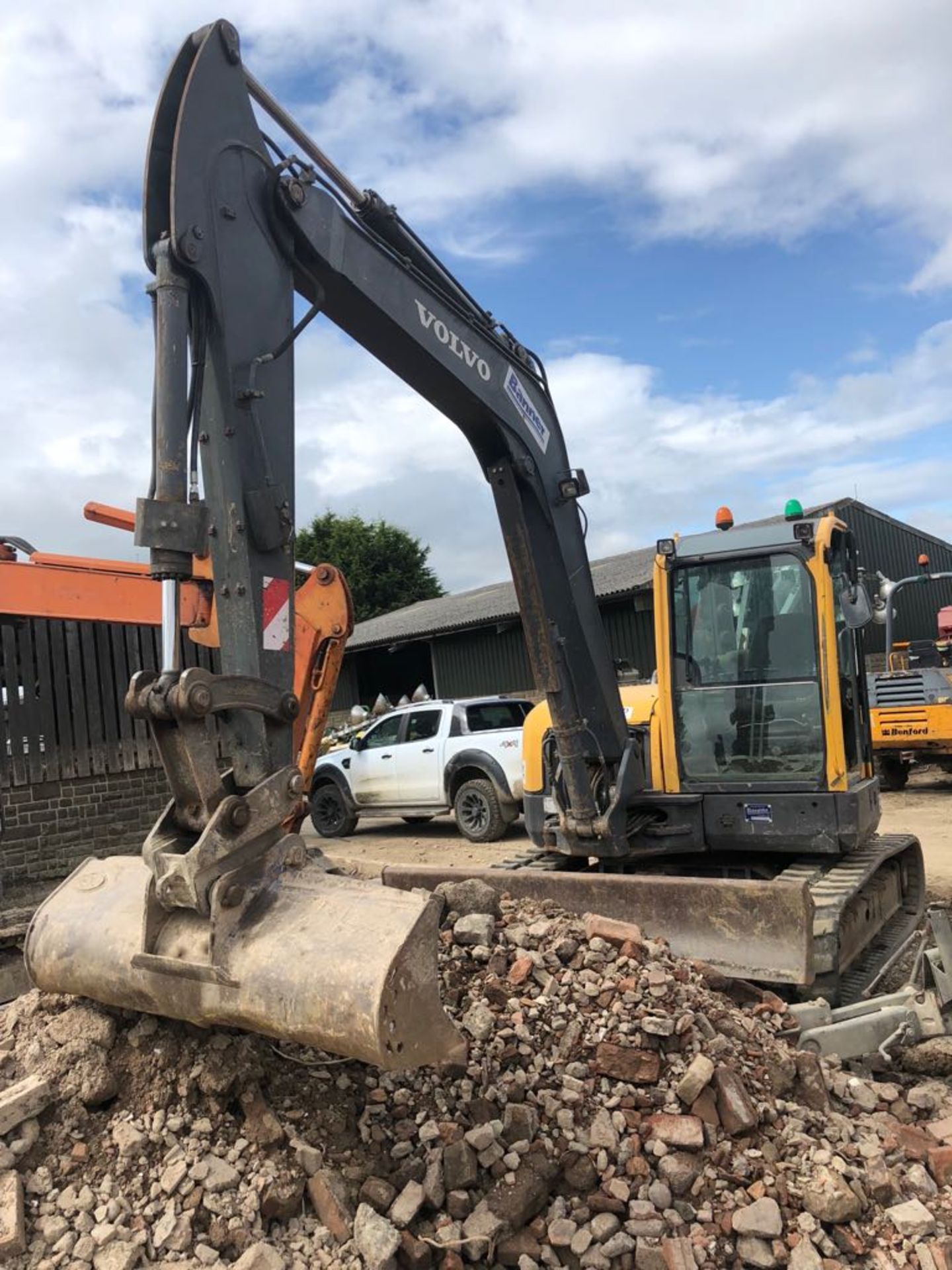 2008 VOLVO ECR88 PLUS 8 TONNE TRACKED COMPACT EXCAVATOR / DIGGER *PLUS VAT* - Image 2 of 7