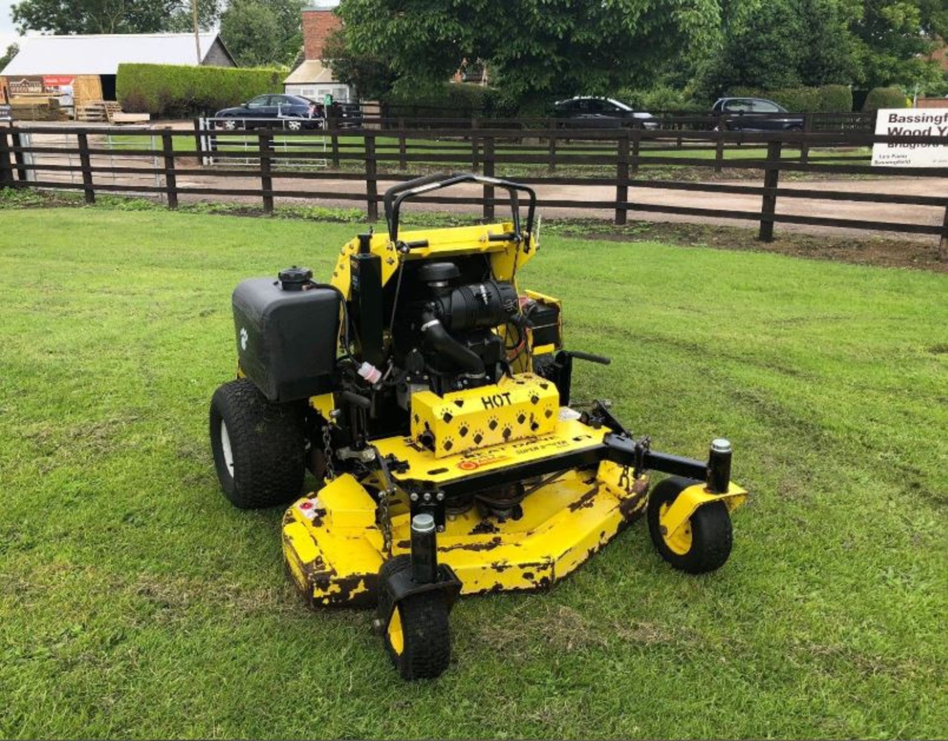 STAND ON ZERO TURN MOWER GREAT DANE SUPER SURFER 2 - Image 3 of 5