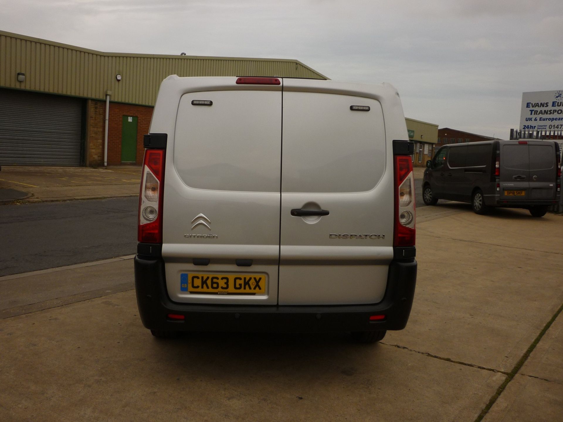 2014/63 REG CITROEN DISPATCH 1200 L2H1 ENTERPRISE SILVER DIESEL PANEL VAN, SHOWING 0 FORMER KEEPERS - Image 4 of 5