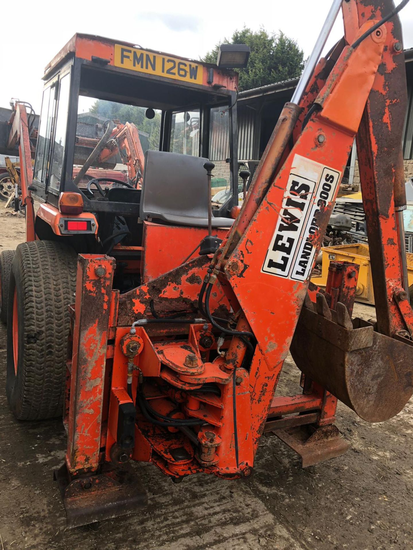 KUBOTA COMPACT TRACTOR WITH CAB & FRONT LOADER + LEWIS LANDLORD 300S BACK ACTOR *PLUS VAT* - Image 11 of 18