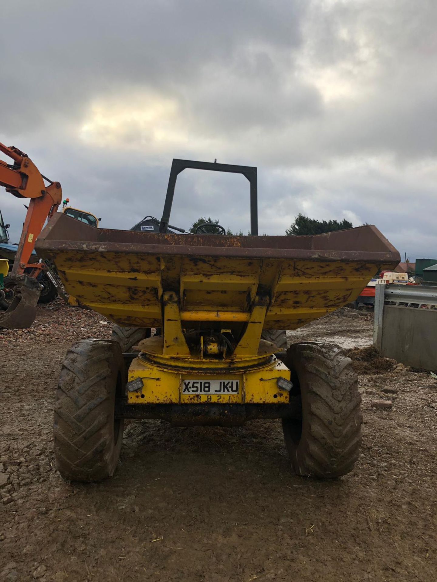 2001/X REG BENFORD 9 TONNE YELLOW DIESEL SWIVEL DUMPER, SHOWING 0 FORMER KEEPERS *PLUS VAT* - Image 5 of 13