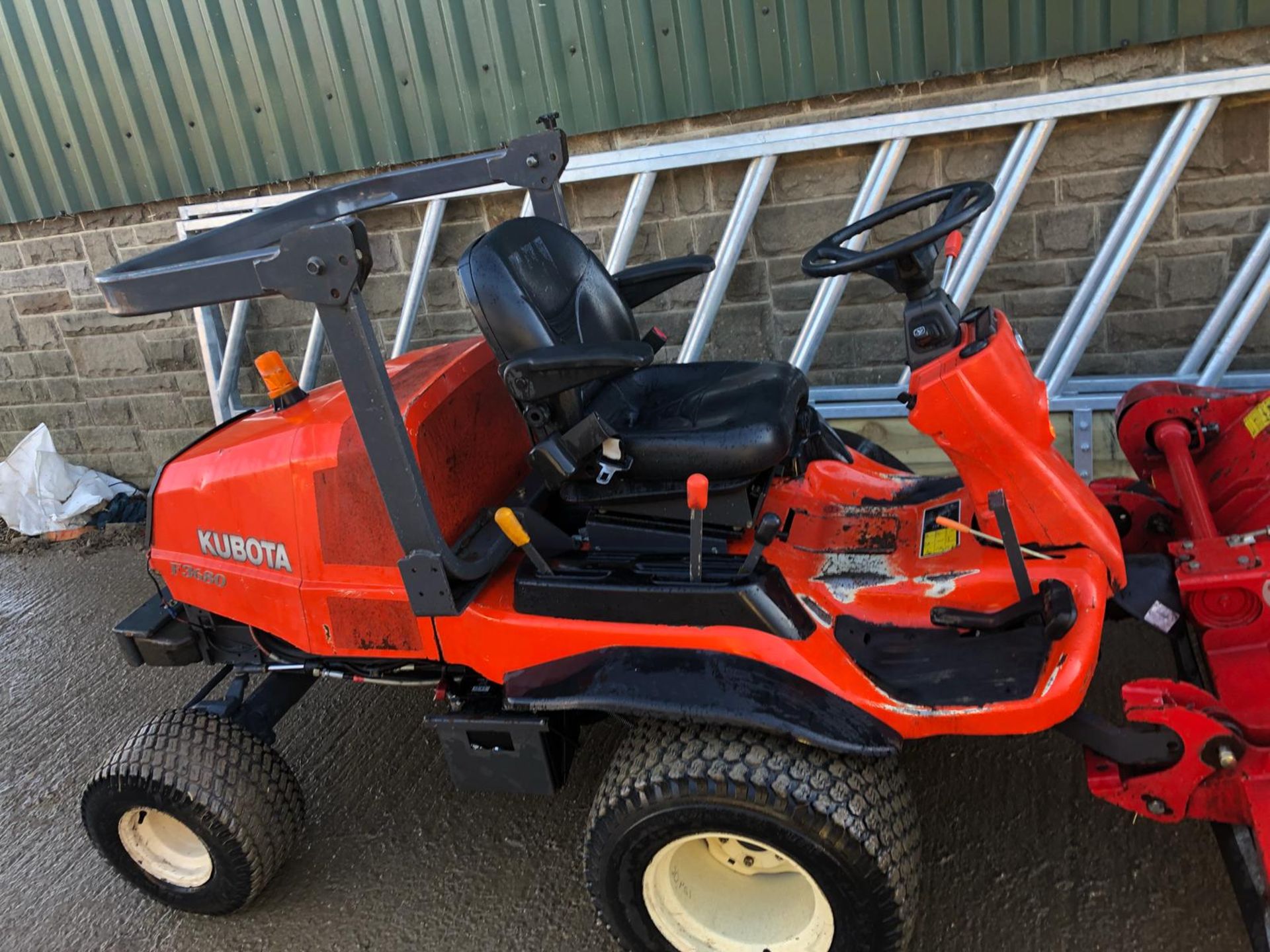 2008/08 REG KUBOTA F3680 EC ORANGE RIDE ON DIESEL LAWN MOWER *PLUS VAT* - Image 6 of 18