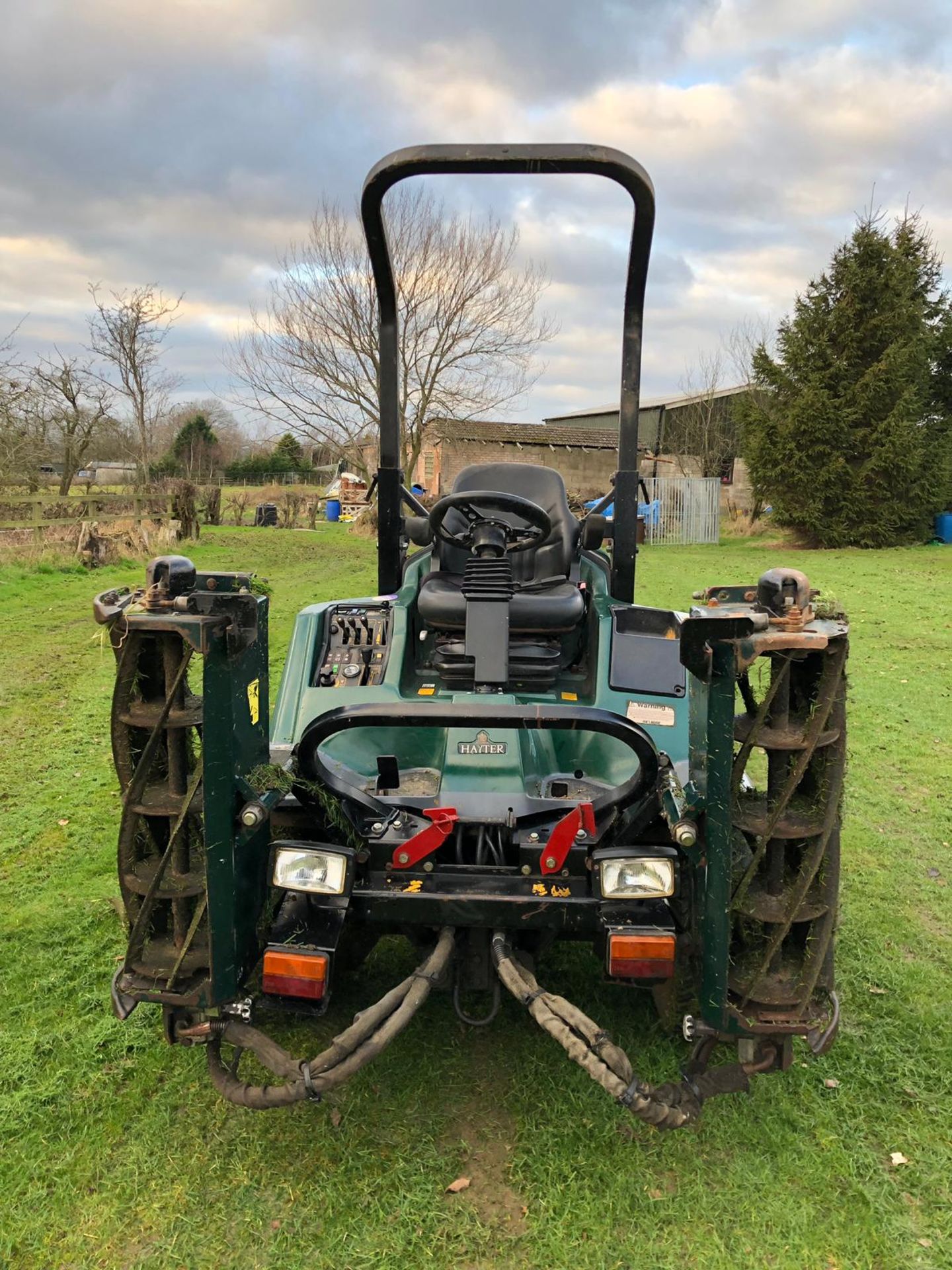 2009/09 REG HAYTER LT324 GREEN DIESEL RIDE ON LAWN MOWER, SHOWING 1 FORMER KEEPER *PLUS VAT* - Image 4 of 16