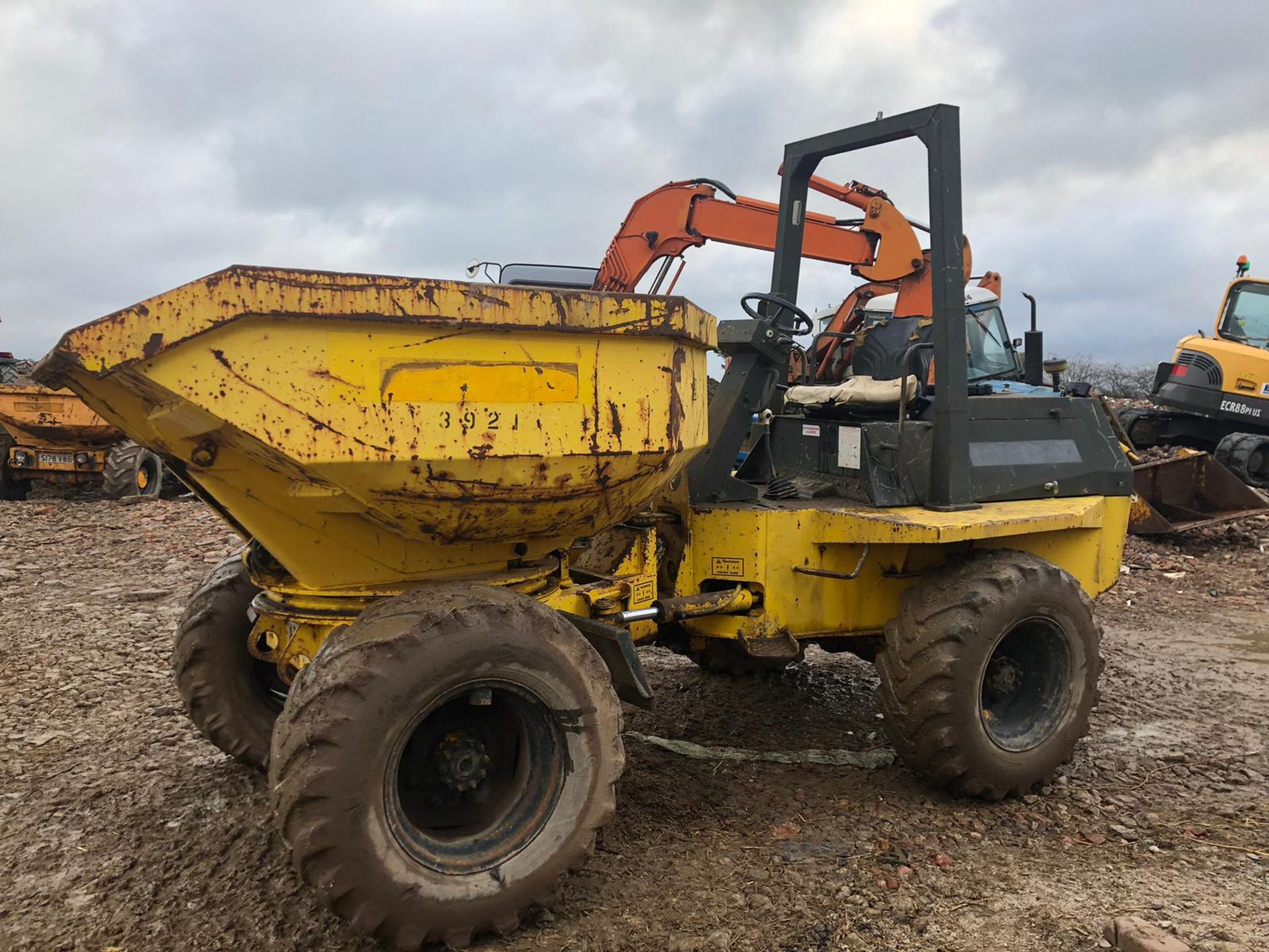 2001/X REG BENFORD 9 TONNE YELLOW DIESEL SWIVEL DUMPER, SHOWING 0 FORMER KEEPERS *PLUS VAT* - Image 6 of 13