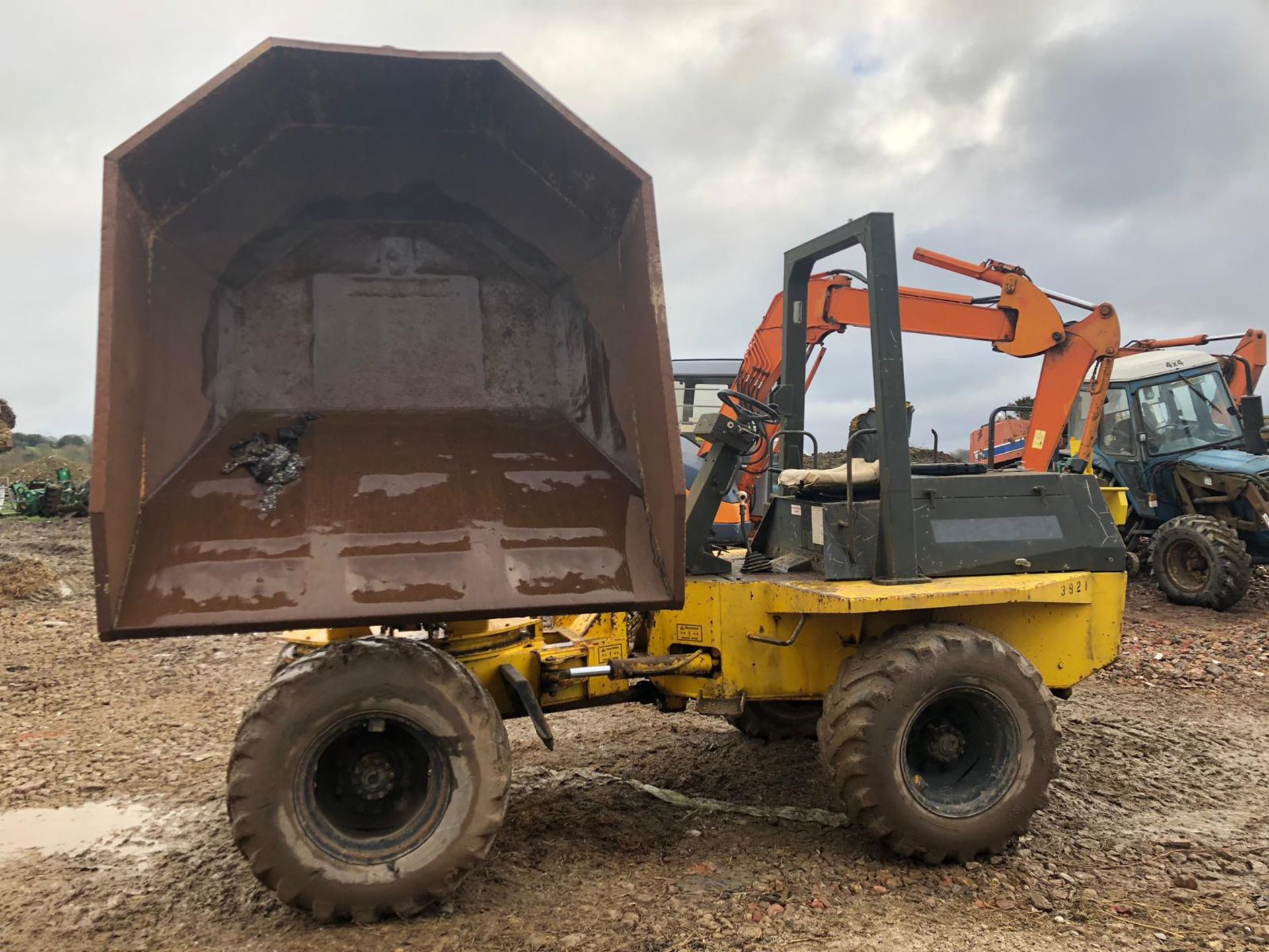 2001/X REG BENFORD 9 TONNE YELLOW DIESEL SWIVEL DUMPER, SHOWING 0 FORMER KEEPERS *PLUS VAT* - Image 7 of 13