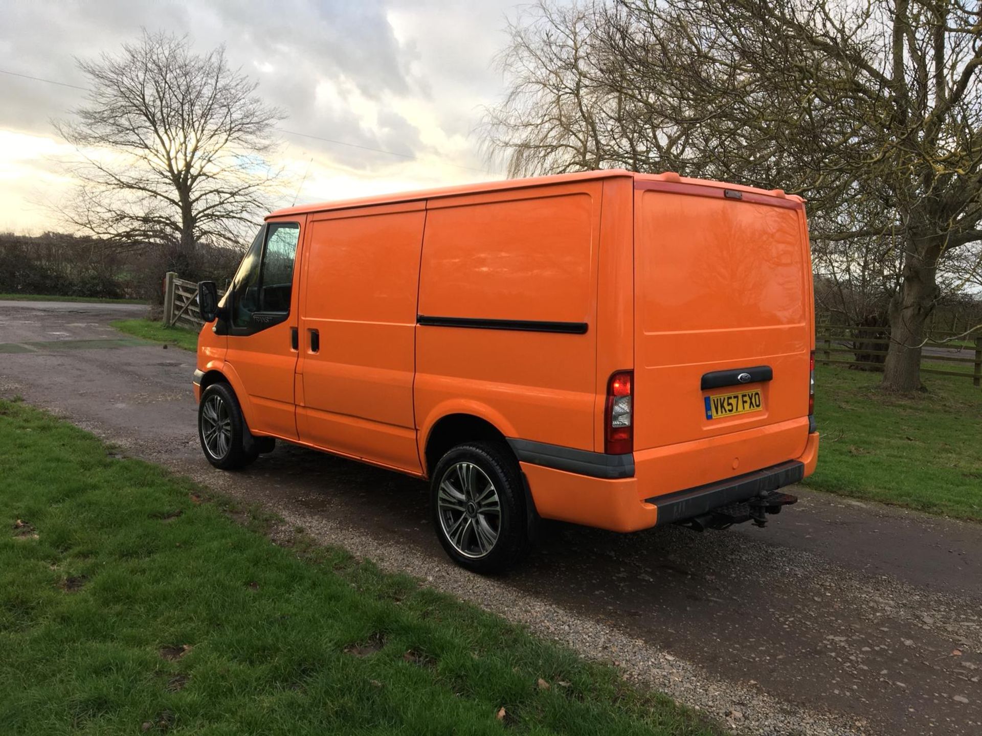 2007/57 REG FORD TRANSIT 100 T330S RWD ORANGE DIESEL PANEL VAN, SHOWING 3 FORMER KEEPERS *NO VAT* - Image 5 of 14