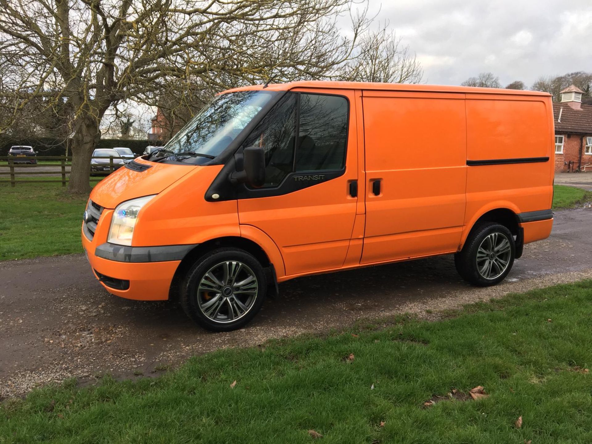 2007/57 REG FORD TRANSIT 100 T330S RWD ORANGE DIESEL PANEL VAN, SHOWING 3 FORMER KEEPERS *NO VAT* - Image 4 of 14