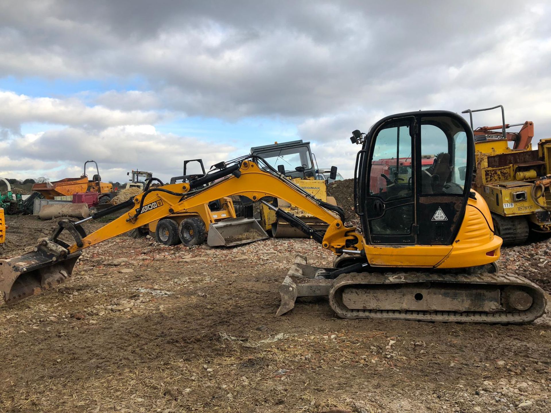 2011 JCB 8055 ZTS TRACK MINI DIGGER / EXCAVATOR WITH WIDE BUCKET *PLUS VAT* - Image 4 of 15