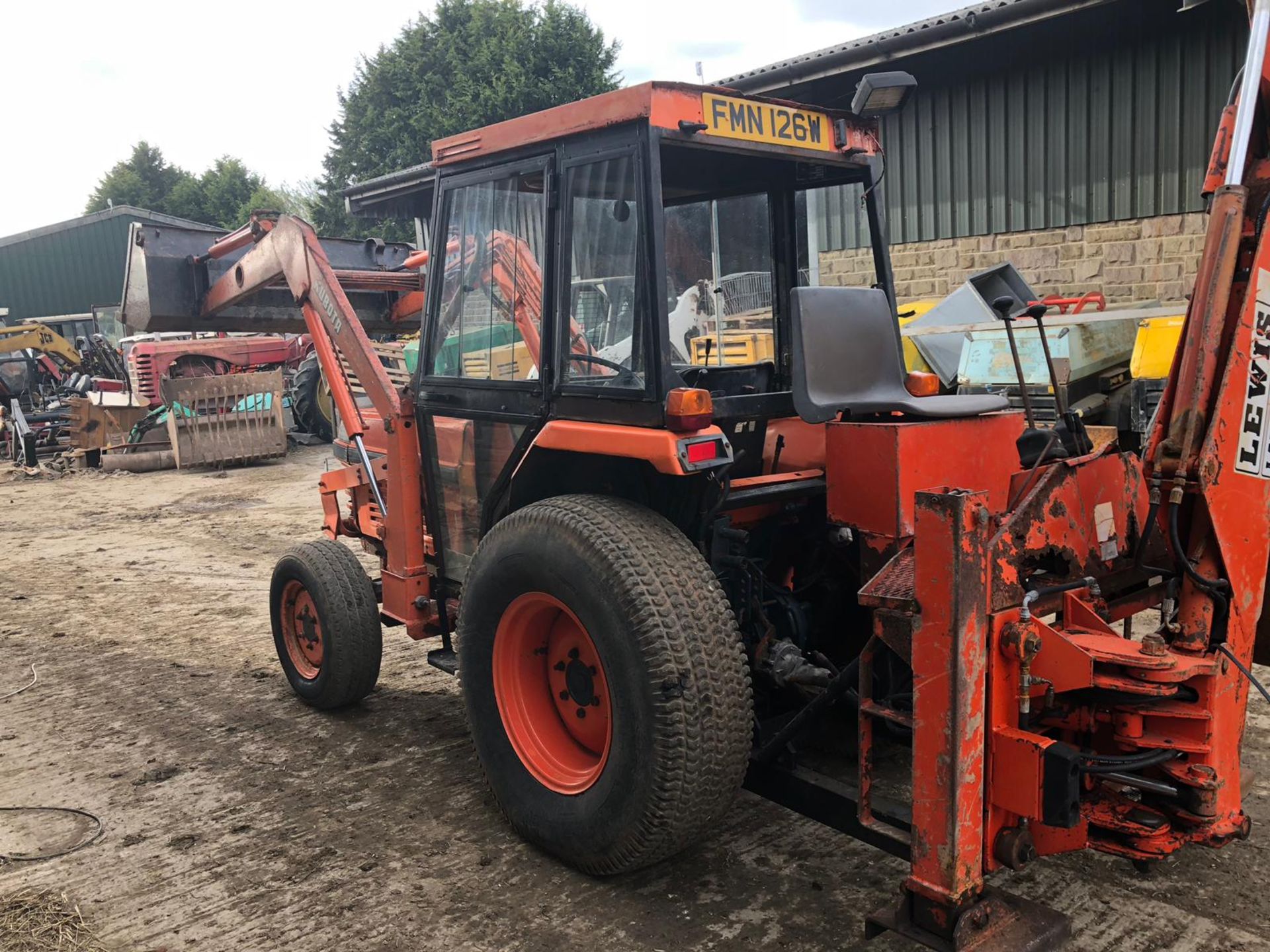 KUBOTA COMPACT TRACTOR WITH CAB & FRONT LOADER + LEWIS LANDLORD 300S BACK ACTOR *PLUS VAT* - Image 10 of 18