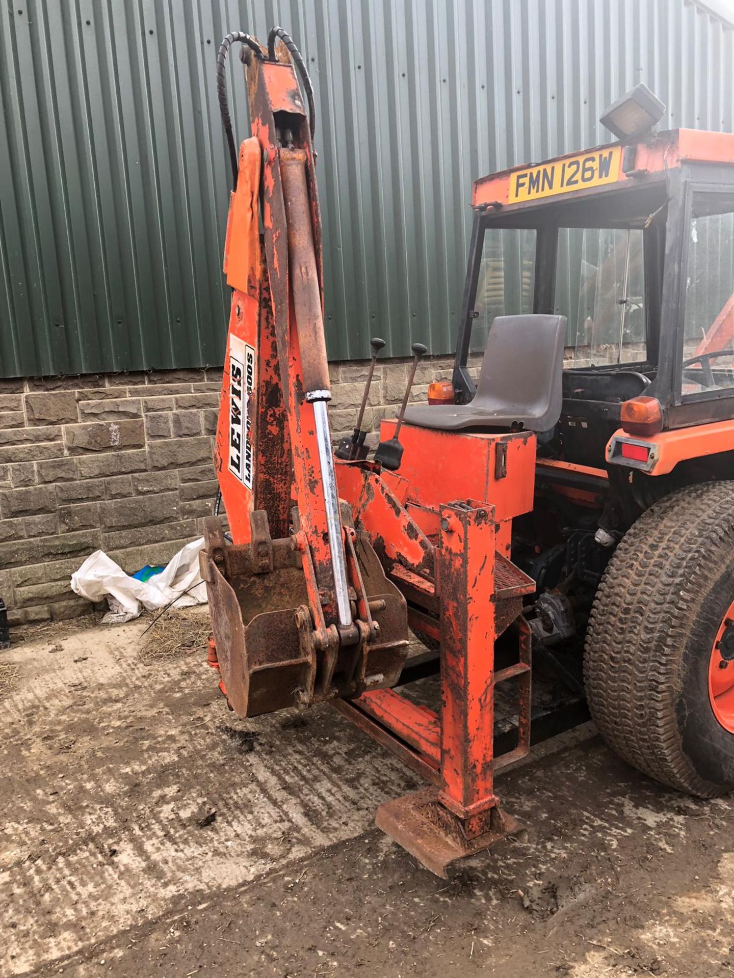 KUBOTA COMPACT TRACTOR WITH CAB & FRONT LOADER + LEWIS LANDLORD 300S BACK ACTOR *PLUS VAT* - Image 12 of 18