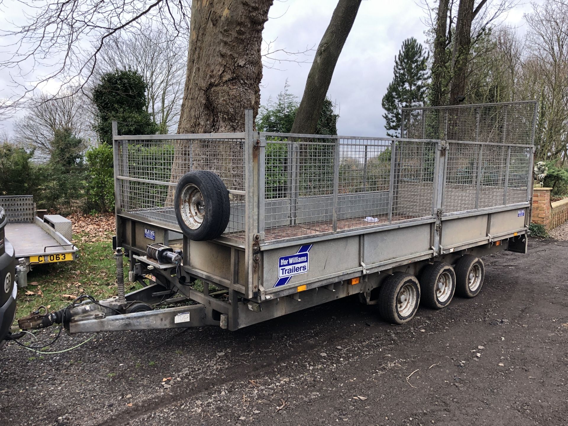 RARE 2005 IFOR WILLIAMS LM167G3 3.5T TRI-AXLE TRAILER ALLOY SIDES, CAGE SIDES AND REAR RAMP - Image 2 of 10