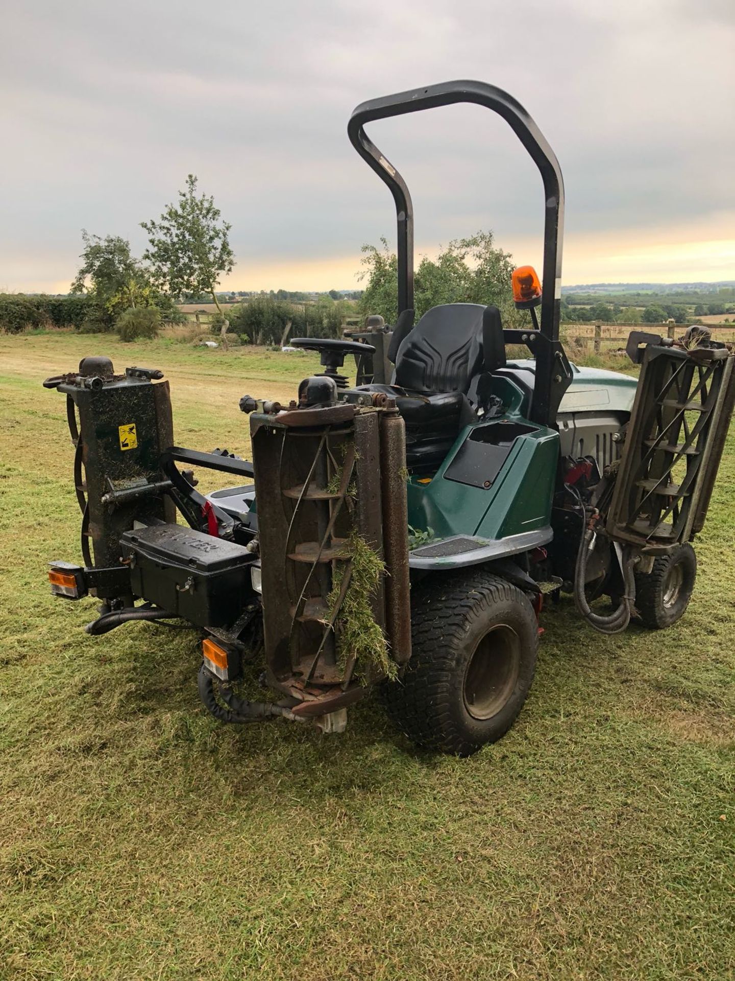 2005/55 REG HAYTER 5 GANG RIDE ON MOWER - Image 15 of 19