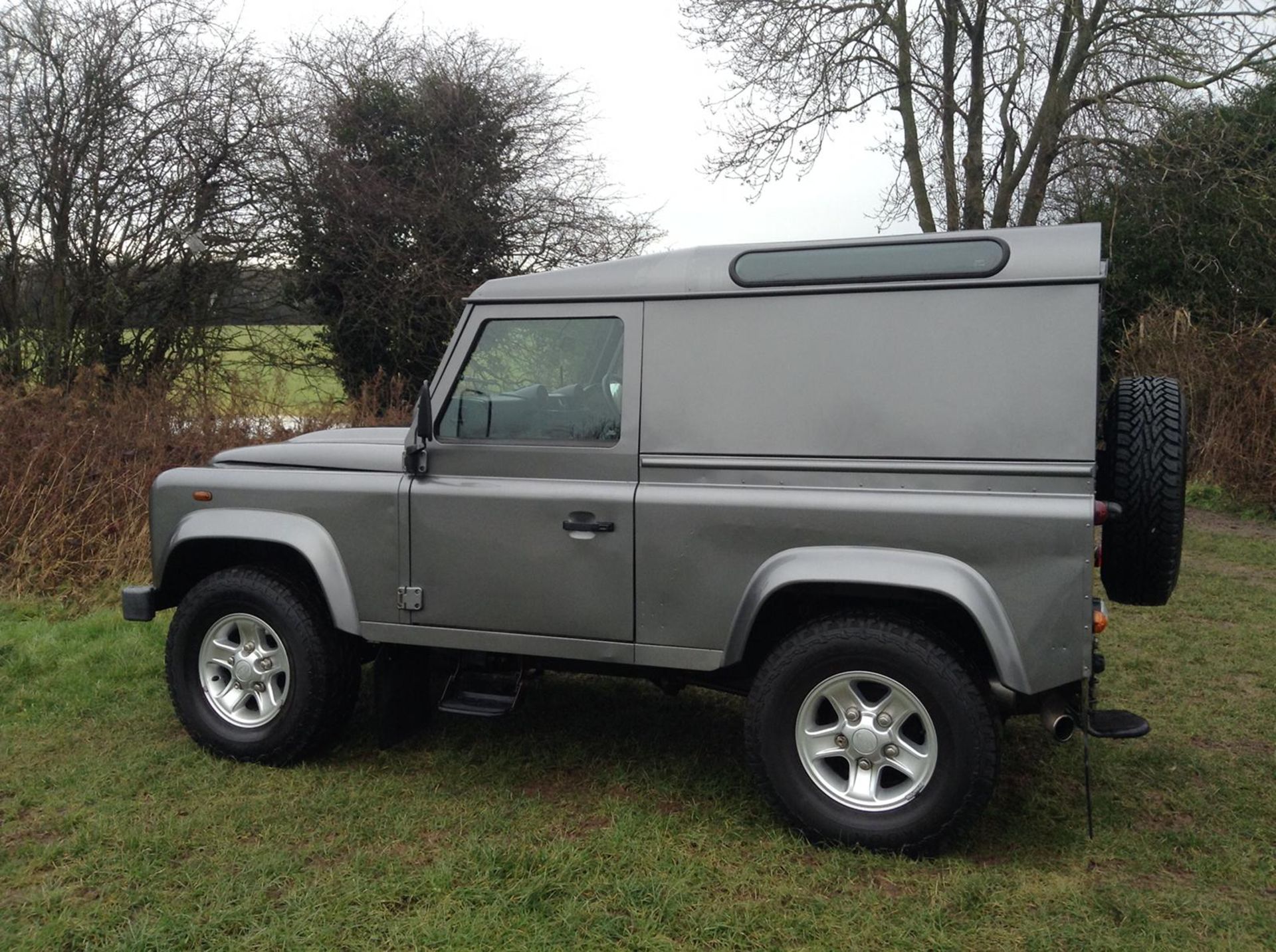 2010/10 REG LAND ROVER DEFENDER 90 HARD TOP GREY 2.4 DIESEL LIGHT 4X4, SHOWING 1 FORMER KEEPER - Image 3 of 8