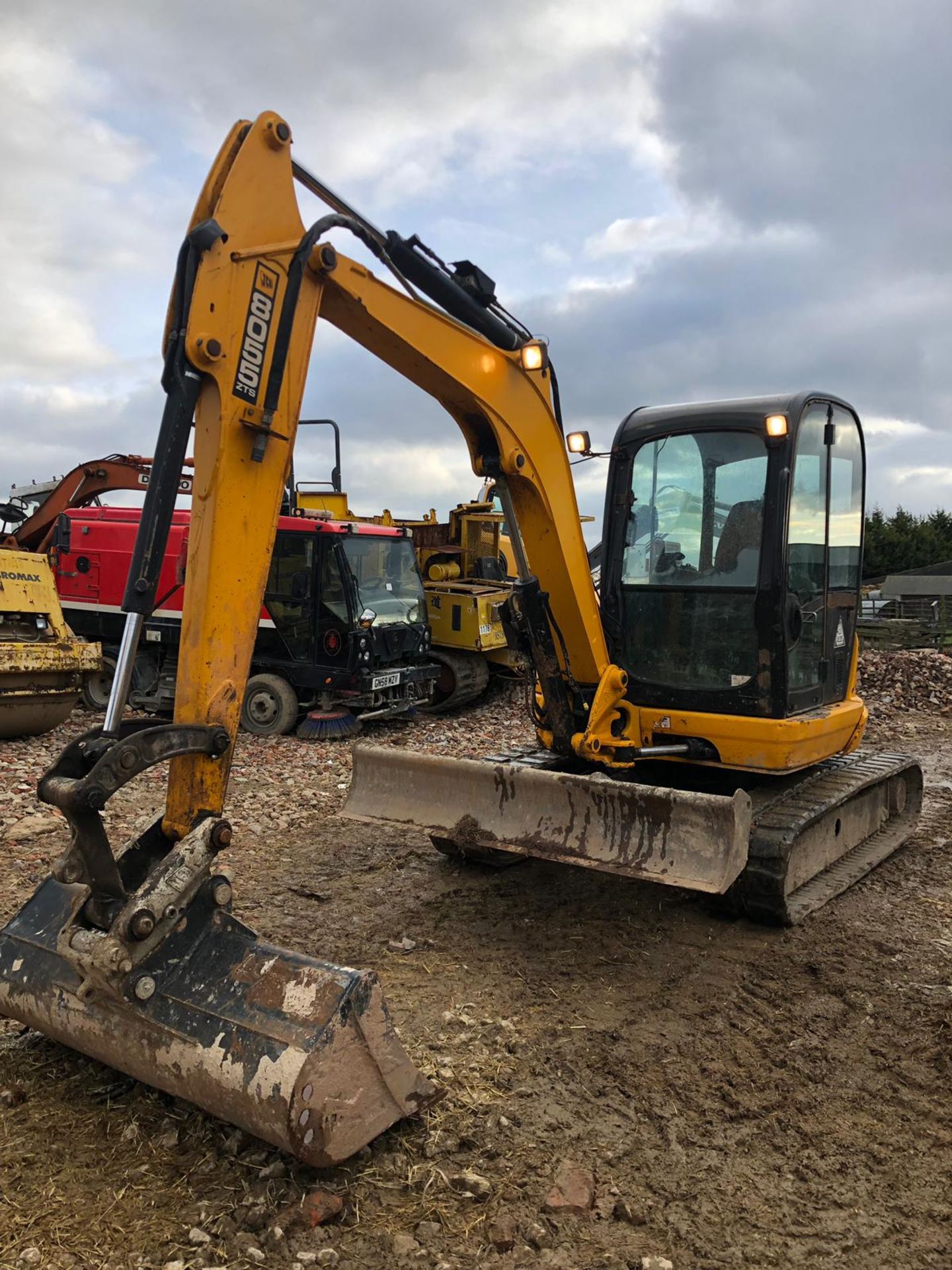 2011 JCB 8055 ZTS TRACK MINI DIGGER / EXCAVATOR WITH WIDE BUCKET *PLUS VAT* - Image 3 of 15