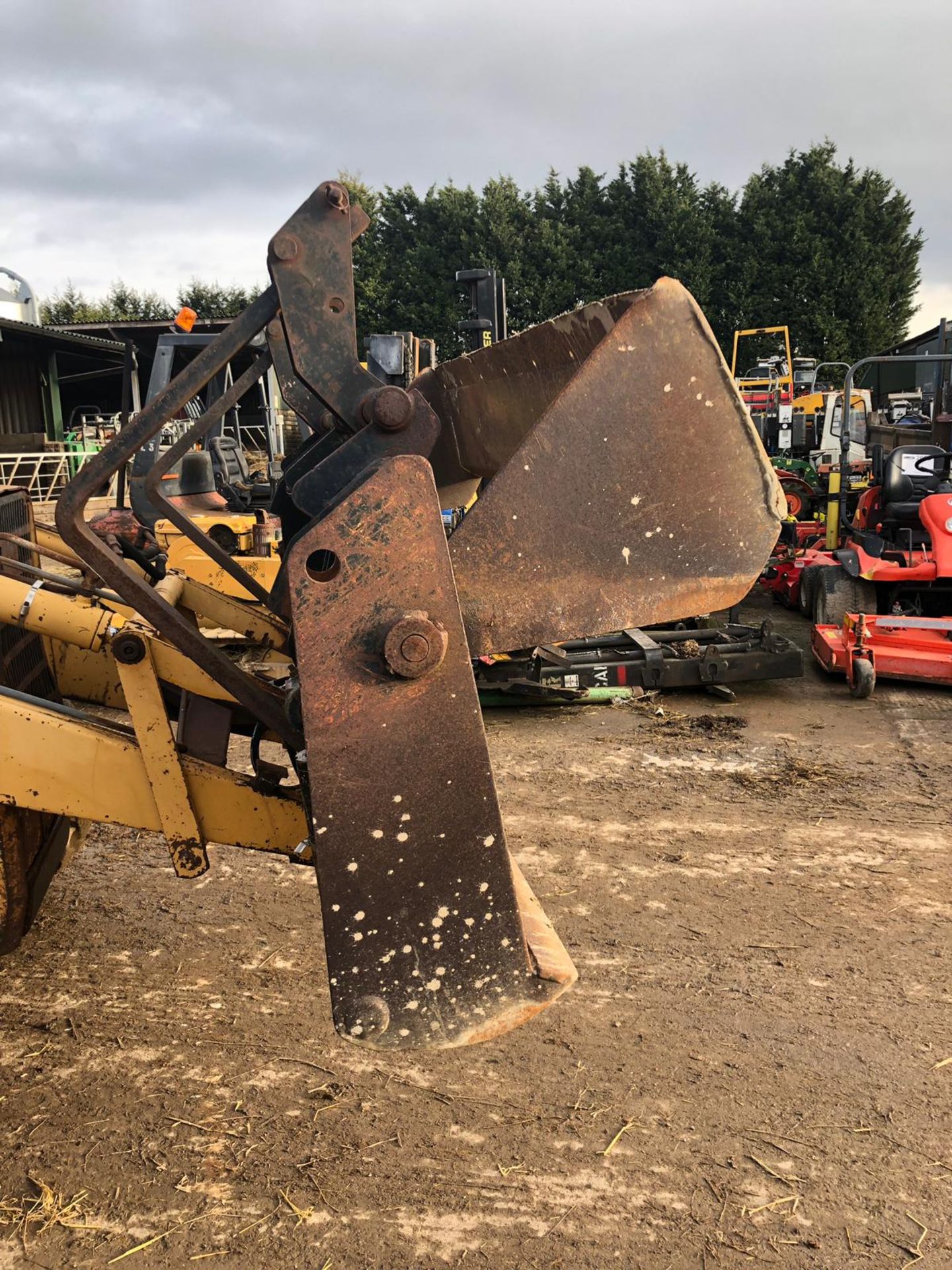 FORD 655 SPECIAL 4WD BACKHOE LOADER DIGGER 4 IN 1 BUCKET EXTRA DIG, STARTS, RUNS & LIFTS *PLUS VAT* - Image 10 of 14