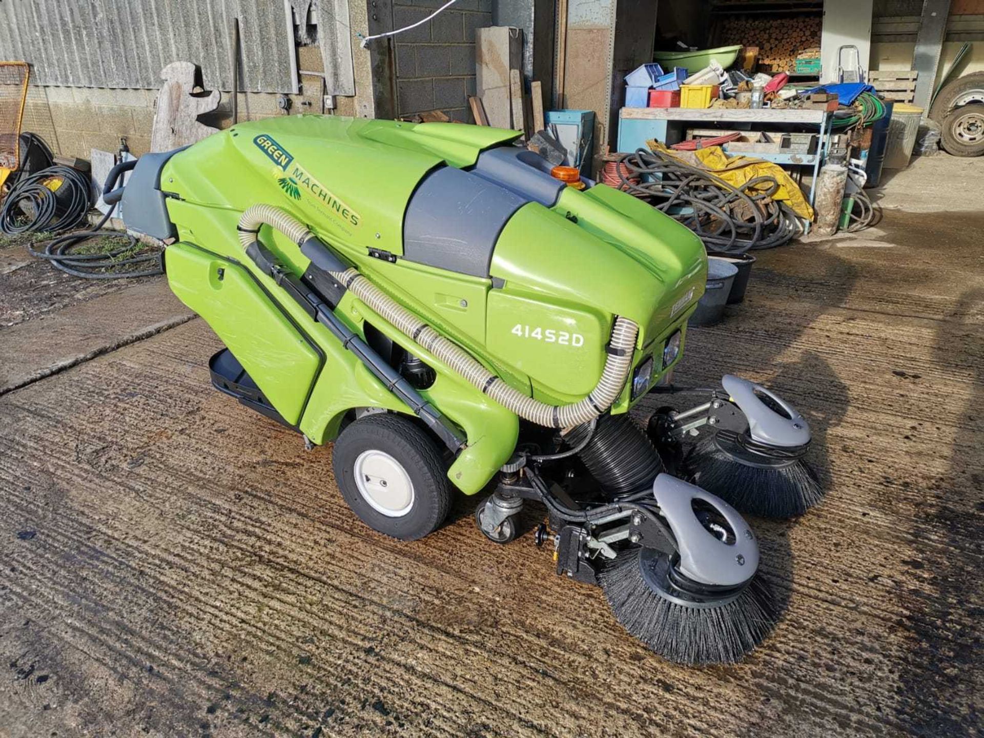 TENNANT GREEN MACHINE MODEL 414S2D PEDESTRIAN SWEEPER, ONLY 487 HOURS. *PLUS VAT*