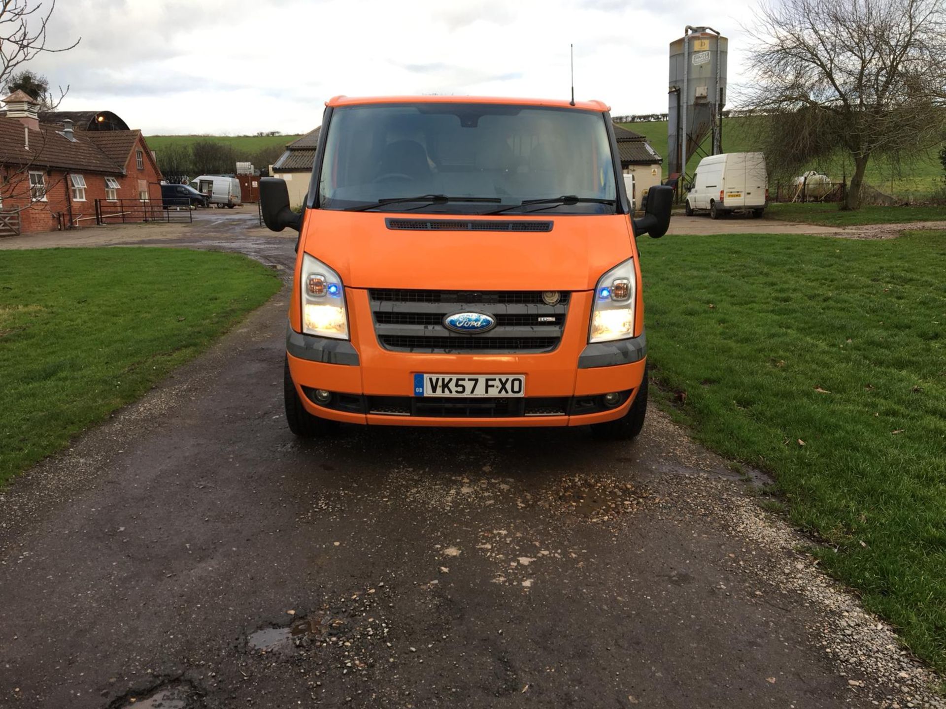 2007/57 REG FORD TRANSIT 100 T330S RWD ORANGE DIESEL PANEL VAN, SHOWING 3 FORMER KEEPERS *NO VAT* - Image 2 of 14