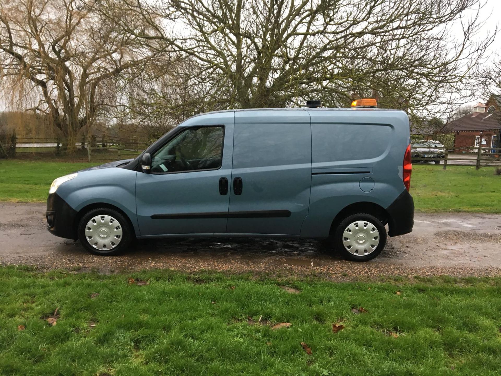 2012/12 REG VAUXHALL COMBO 2300 L2H1 CDTI BLUE DIESEL PANEL VAN, SHOWING 0 FORMER KEEPERS *NO VAT* - Image 4 of 9