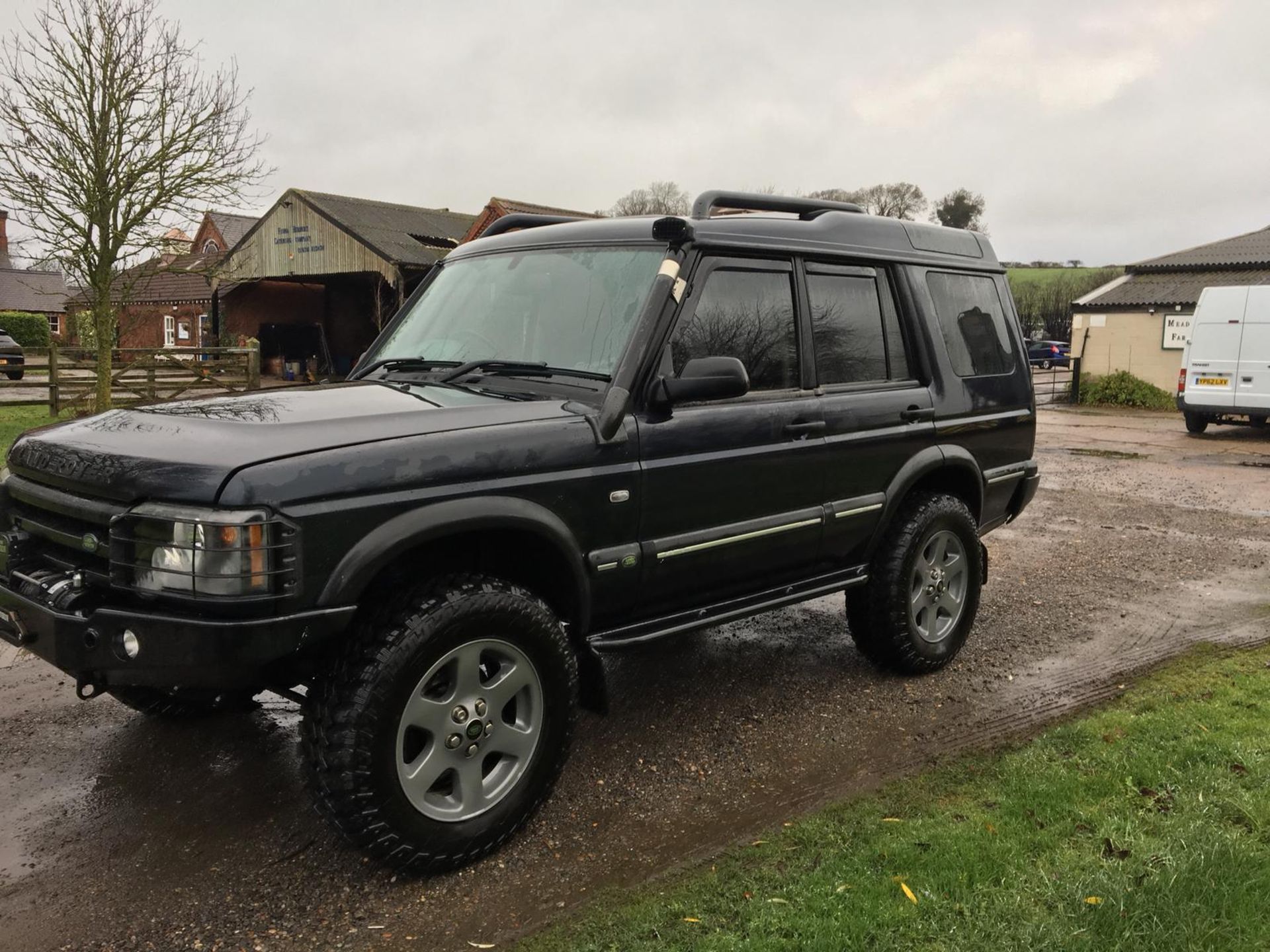 2004/04 REG LAND ROVER DISCOVERY ES PREMIUM TD5 AUTOMATIC, WITH FRONT WINCH *NO VAT* - Image 3 of 17