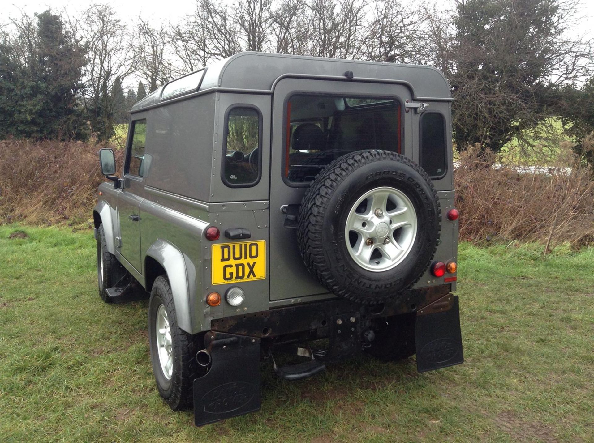 2010/10 REG LAND ROVER DEFENDER 90 HARD TOP GREY 2.4 DIESEL LIGHT 4X4, SHOWING 1 FORMER KEEPER - Image 4 of 8