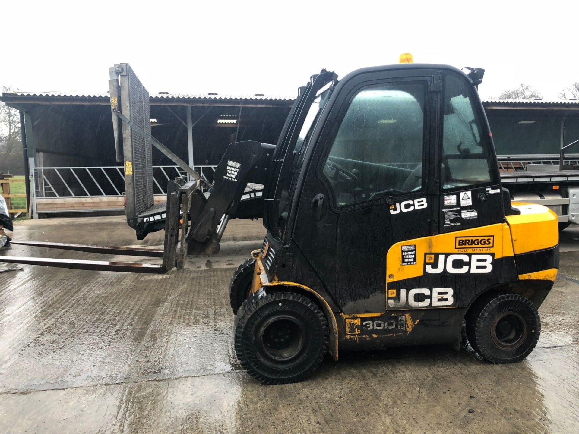 JCB TLT30D TELETRUK FORKLIFT, DIESEL, YEAR 2010, 3 TONNE, SIDE SHIFT, FULL CAB.