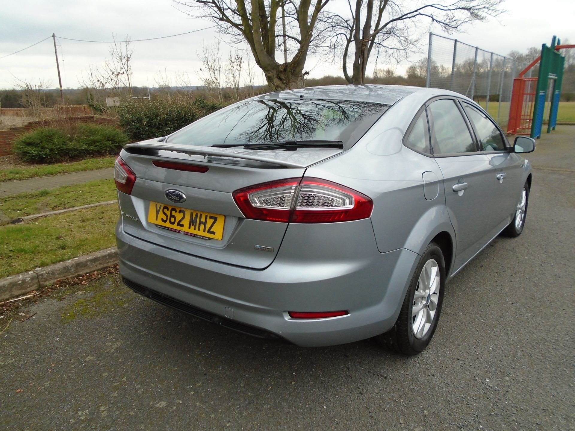 2013/62 REG FORD MONDEO ZETEC TDCI SILVER DIESEL 5 DOOR HATCHBACK, SHOWING 0 FORMER KEEPERS *NO VAT* - Image 4 of 8