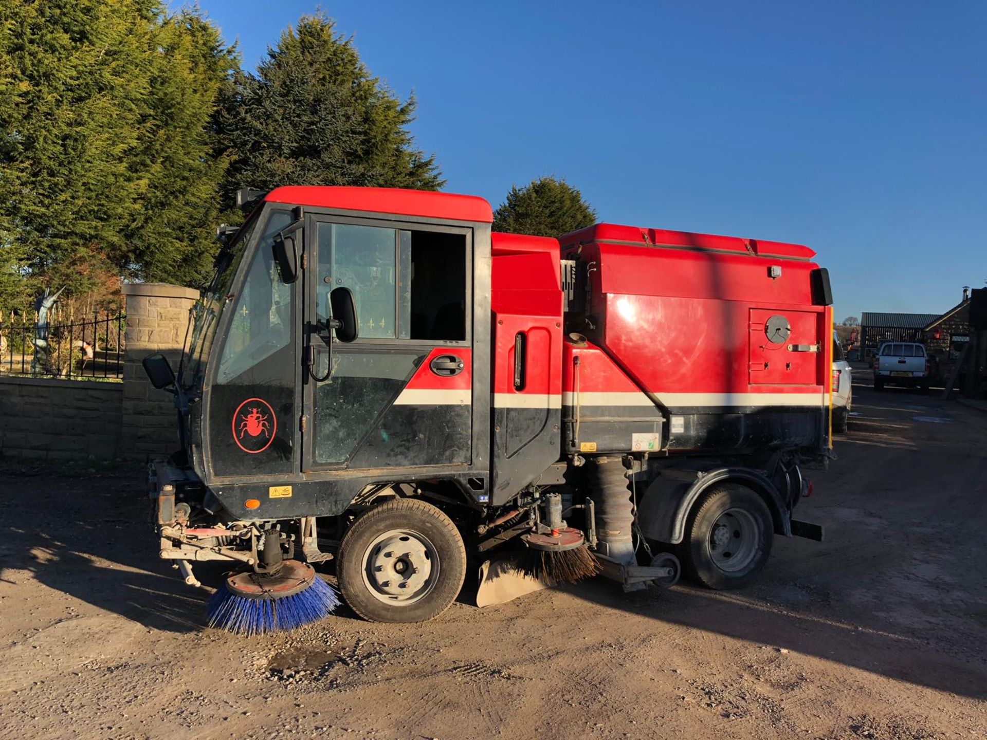 2008/58 REG SCARAB RED / BLACK DIESEL STREET CLEANSING ROAD SWEEPER *PLUS VAT* - Image 3 of 7