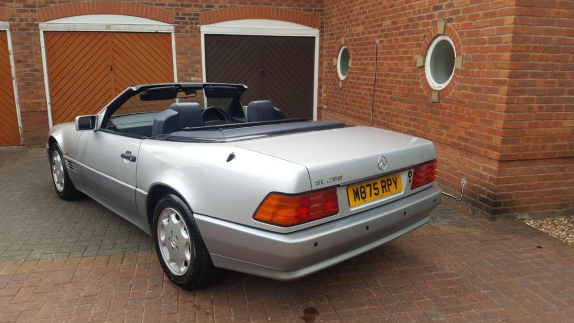 1995/M REG MERCEDES SL280 AUTO 2.8 SILVER PETROL CONVERTIBLE - FULL SERVICE HISTORY *NO VAT* - Image 4 of 37