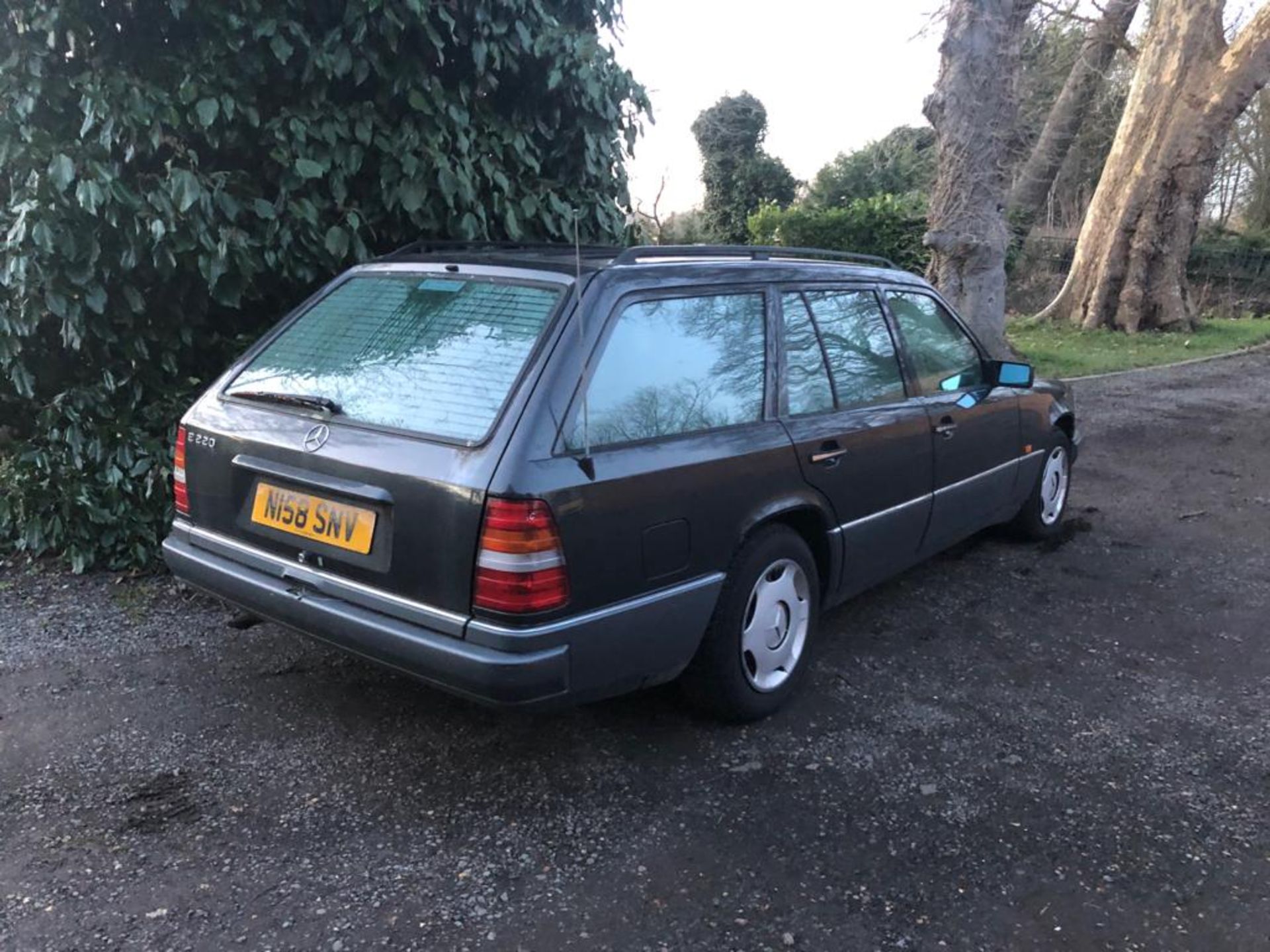 1995 MERCEDES E220 AUTO 2.2 PETROL ESTATE, 4 SPEED, 4 FORMER KEEPERS *NO VAT* - Image 5 of 21