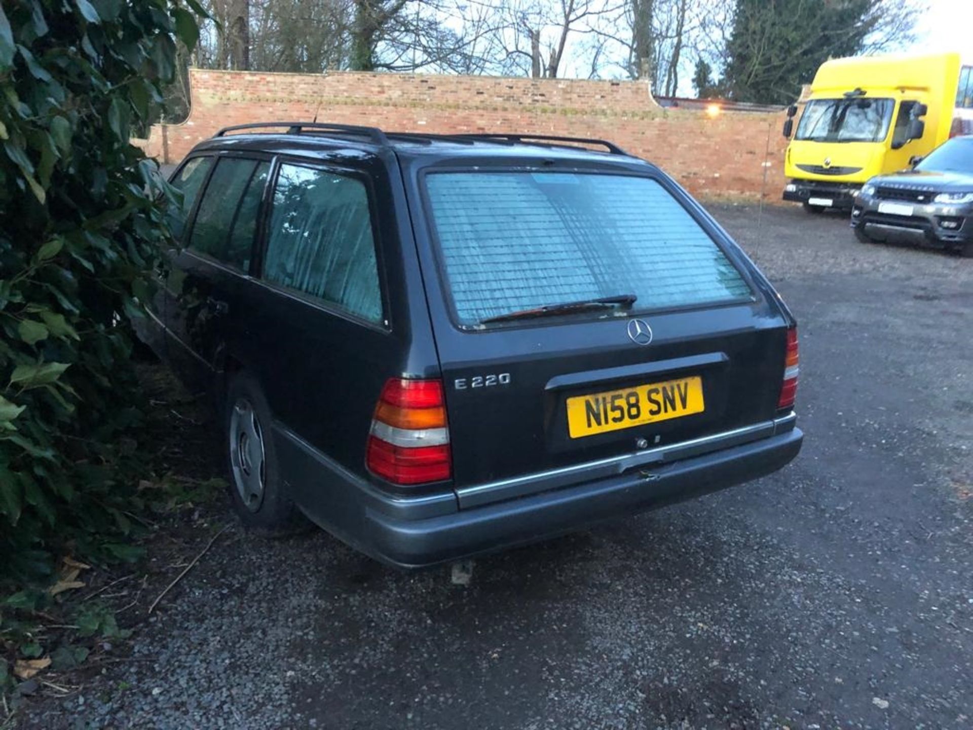 1995 MERCEDES E220 AUTO 2.2 PETROL ESTATE, 4 SPEED, 4 FORMER KEEPERS *NO VAT* - Image 4 of 21