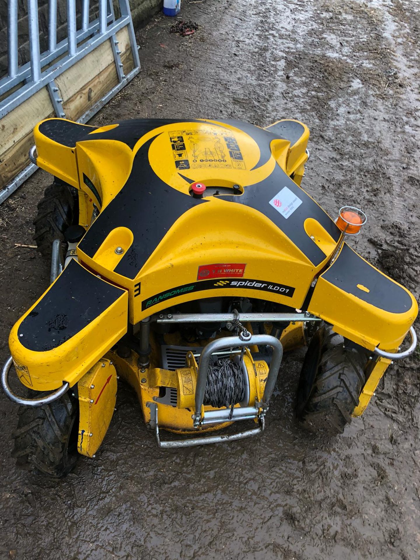 2014 SPIDER ILD01 RADIO-CONTROLLED SLOPE BANK MOWER WITH CONTROL BOX, STARTS, DRIVES, MOWS *PLUS VAT - Image 15 of 17