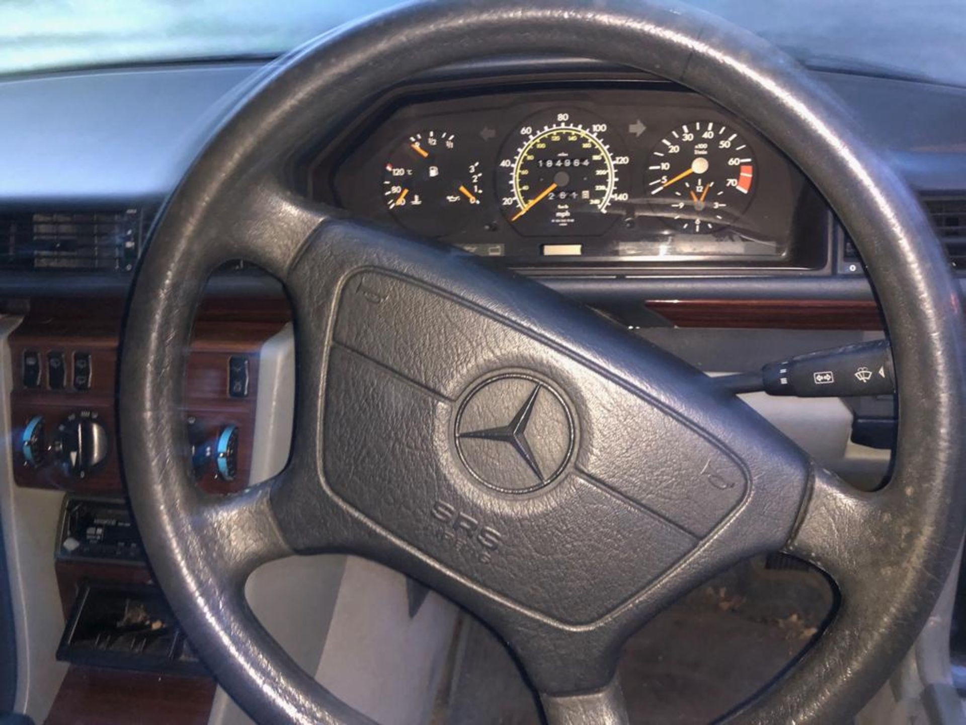 1995 MERCEDES E220 AUTO 2.2 PETROL ESTATE, 4 SPEED, 4 FORMER KEEPERS *NO VAT* - Image 12 of 21