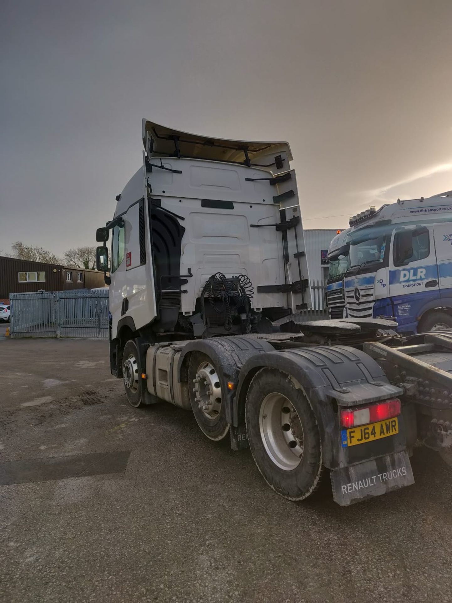 2014/64 EURO 6 RENAULT TRUCKS WHITE DIESEL HEAVY HAULAGE TRACTOR UNIT, ONE OWNER FROM NEW *PLUS VAT* - Image 4 of 6