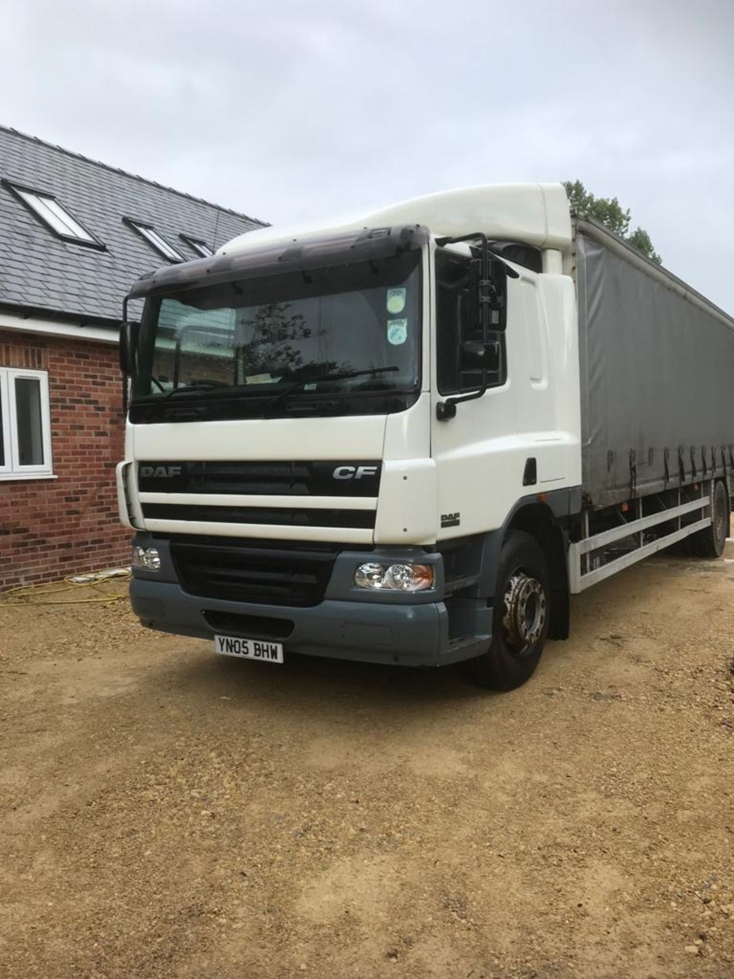 2005 DAF TRUCKS FA CF65.220 ULTRA LOW 275 km CURTAIN SIDE 1 OWNER FROM NEW! 257K SCAFFOLDING?? - Image 2 of 14