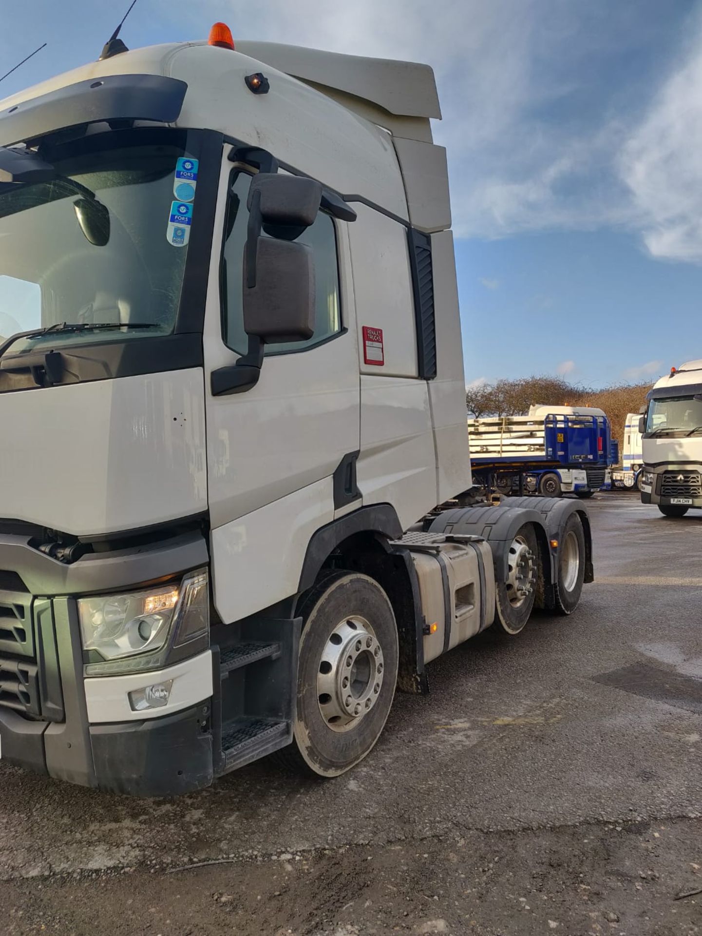 2014/64 EURO 6 RENAULT TRUCKS WHITE DIESEL HEAVY HAULAGE TRACTOR UNIT, ONE OWNER FROM NEW *PLUS VAT* - Image 2 of 6