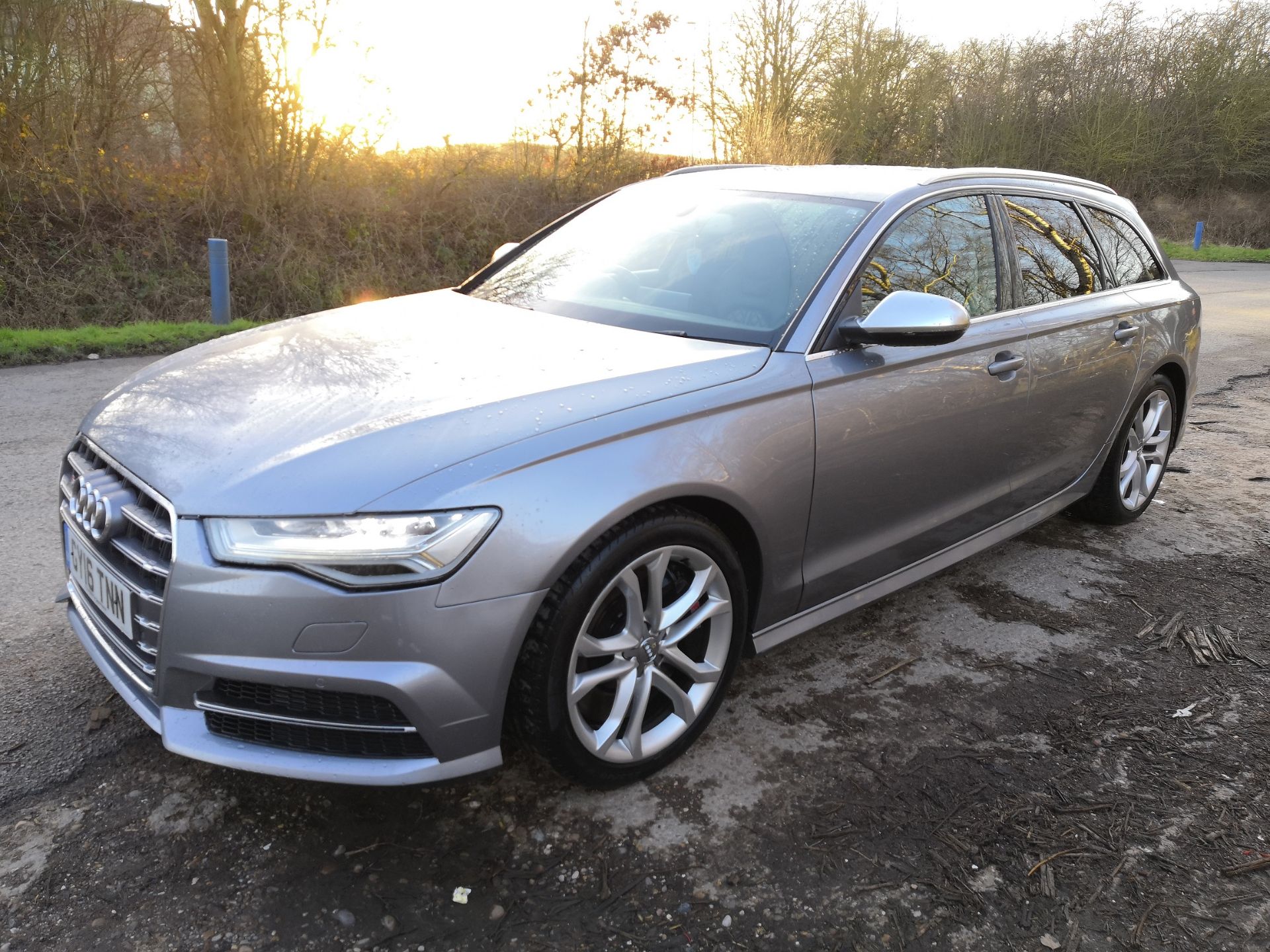 2016/16 REG AUDI S6 AVANT 4.0 TFSI TWIN TURBO V8 QUATTRO 450 PS S-TRONIC TORNADO GREY METALLIC - Image 3 of 24